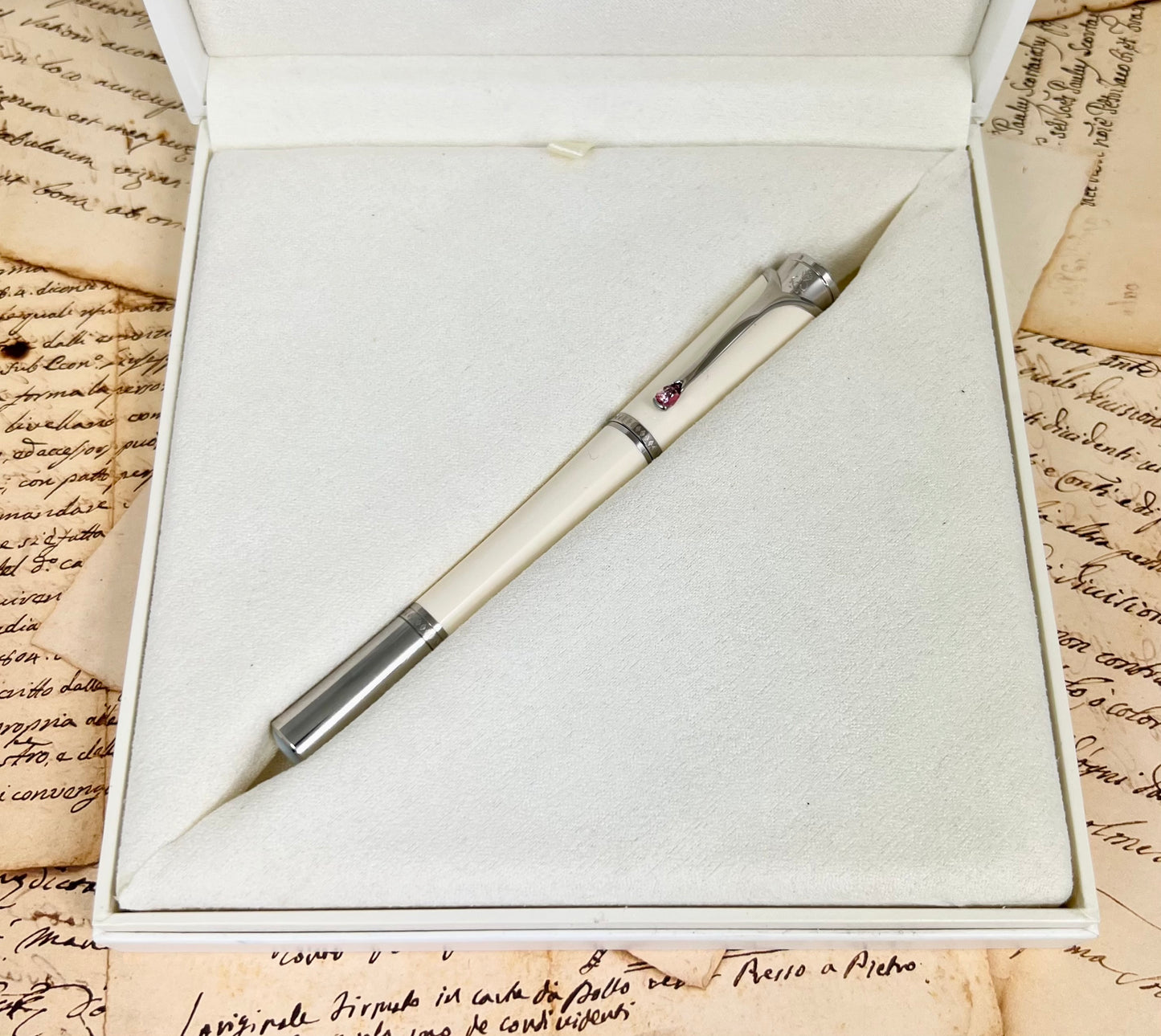 Pre-Owned Montblanc Princesse Grace de Monaco Fountain Pen 14K M