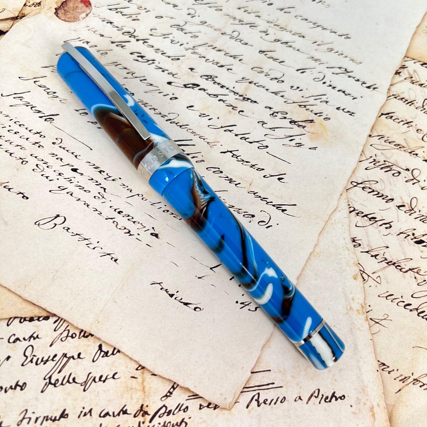 Pre-Owned Visconti Woodstock Love & Mud Fountain Pen 14K M