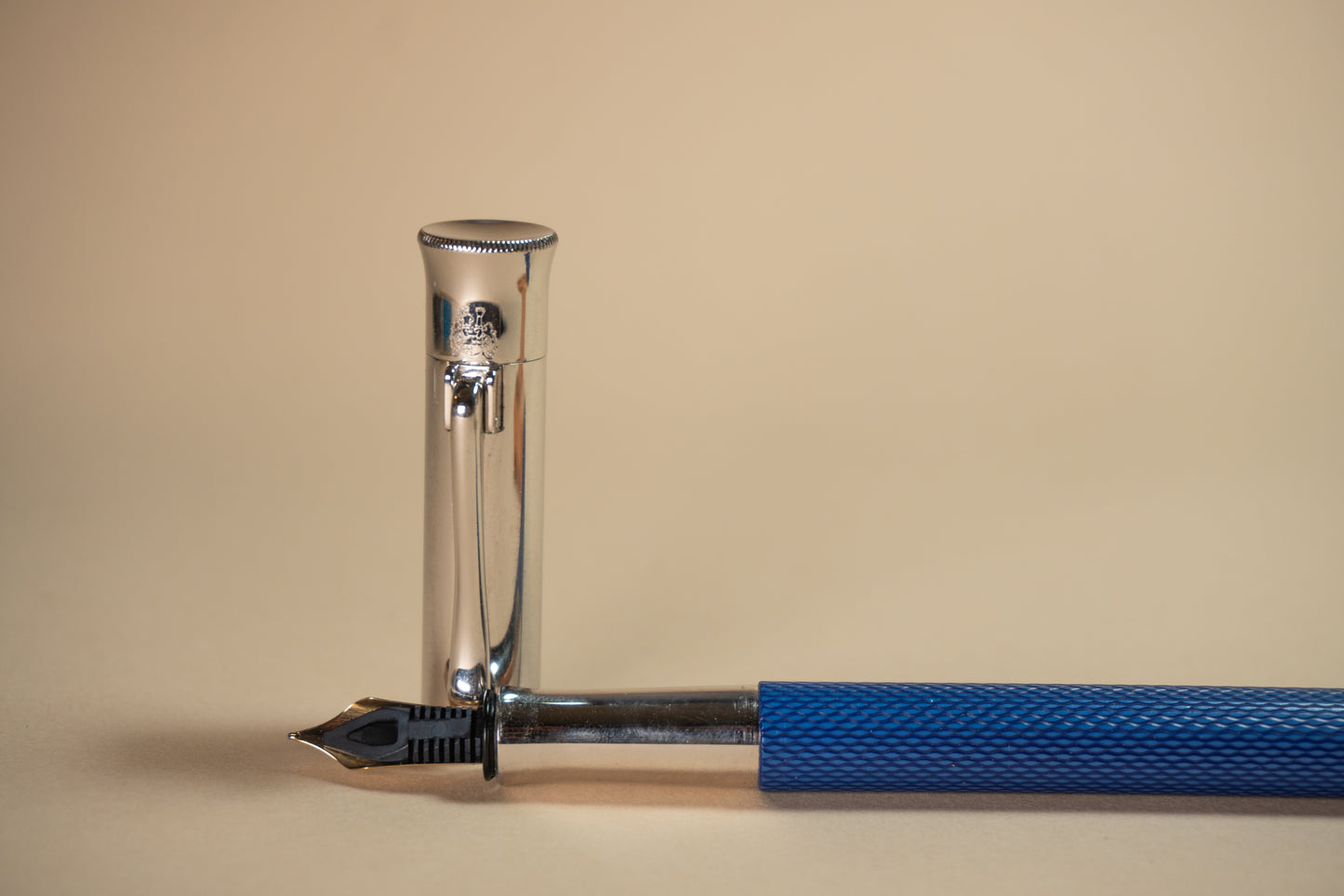 Pre-Owned Graf Von Faber-Castell Blue Guilloche Fountain Pen - Fine