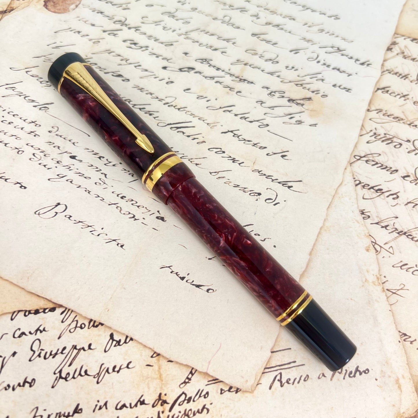 Pre-Owned Parker Duofold International Burgundy Marble Fountain Pen 18K M