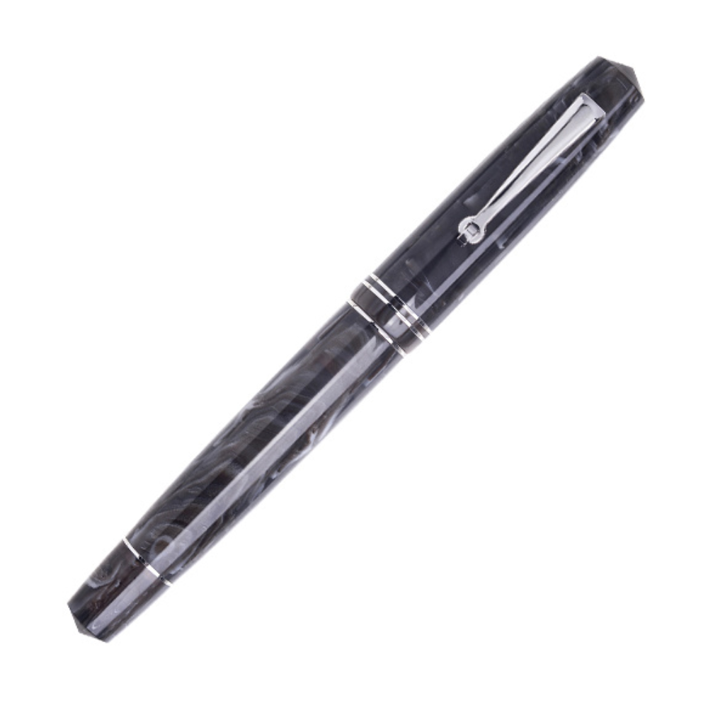 Leonardo Momento Zero Fountain Pen - Horn with Silver Trim