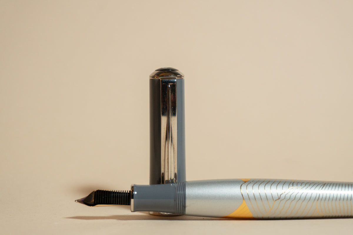 Pre-Owned Pelikan M640 Mount Everest Fountain Pen - Medium