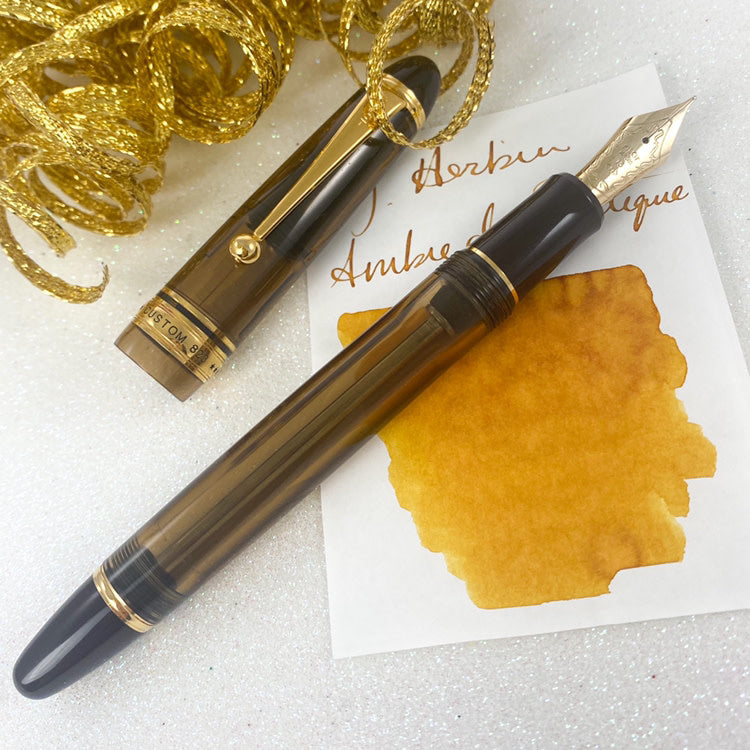 Pre-Owned Pilot Custom 823 Amber Fountain Pen Broad (Like New)