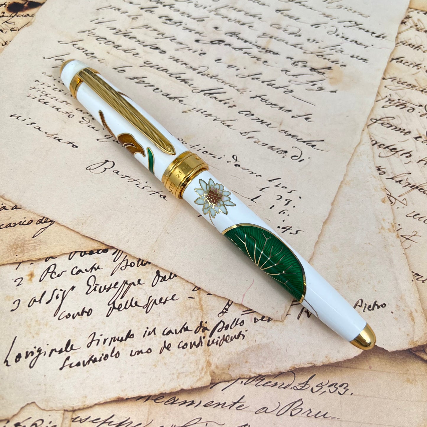 Pre-Owned David Oscarson Consider the Lilies Fountain Pen