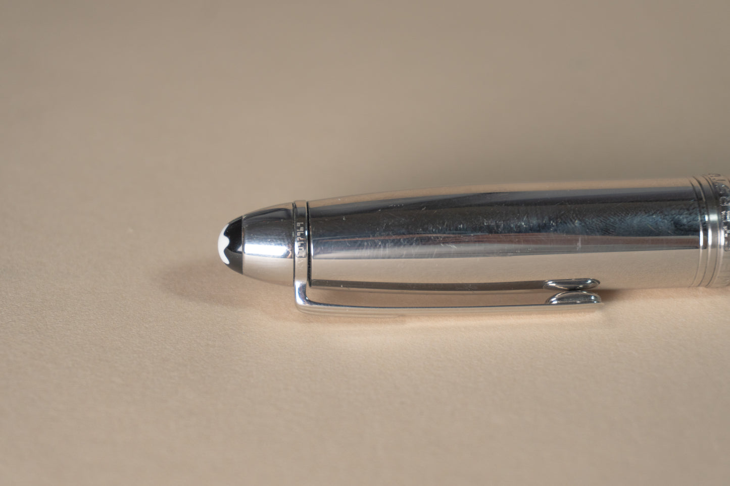 Pre-Owned Montblanc Meisterstuck Solitaire Stainless Steel Le Grand 146 Fountain Pen