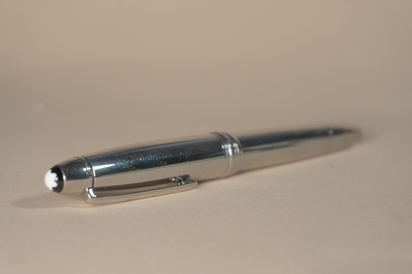 Pre-Owned Montblanc Meisterstuck Solitaire Stainless Steel Le Grand 146 Fountain Pen