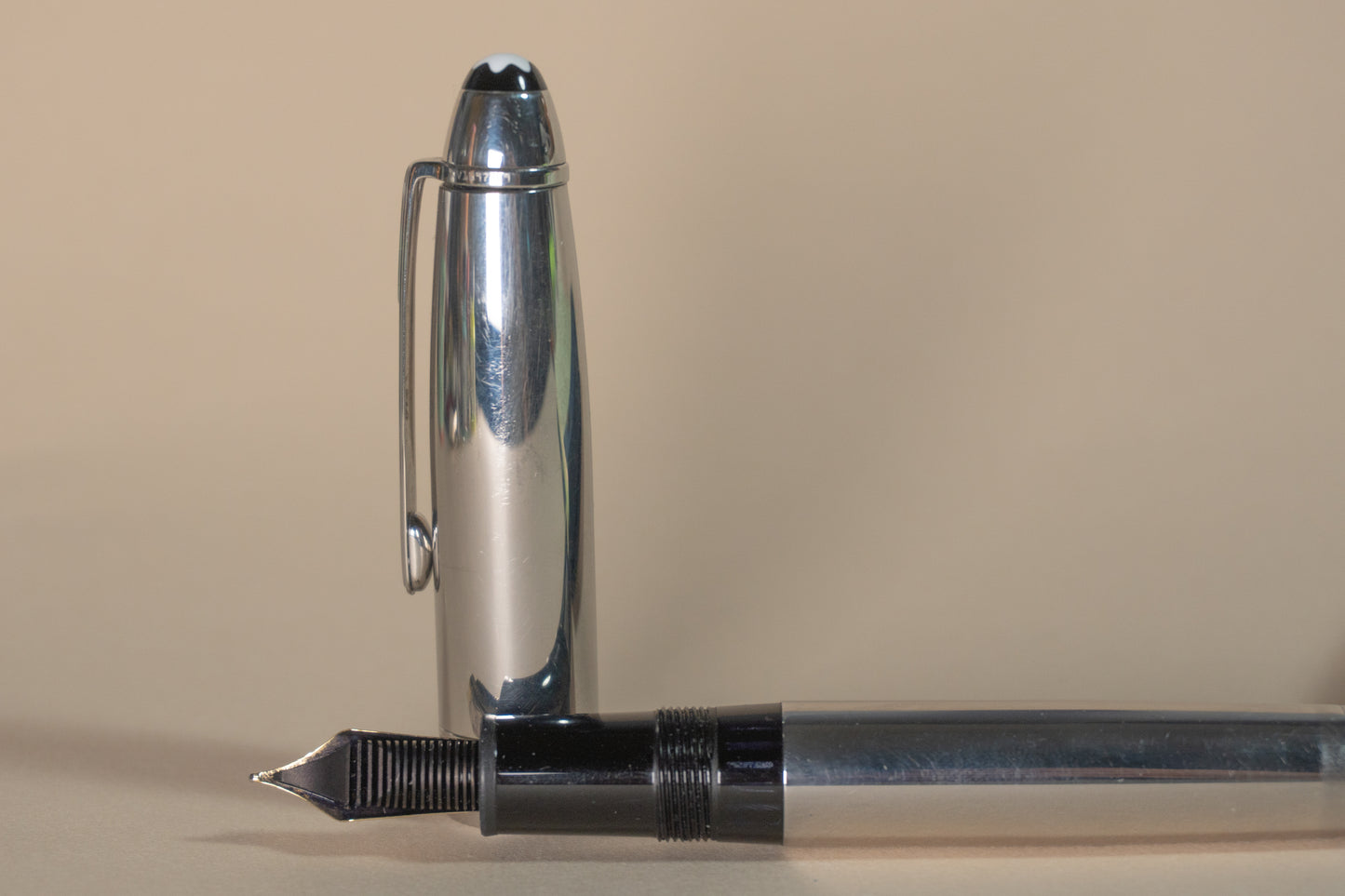 Pre-Owned Montblanc Meisterstuck Solitaire Stainless Steel Le Grand 146 Fountain Pen
