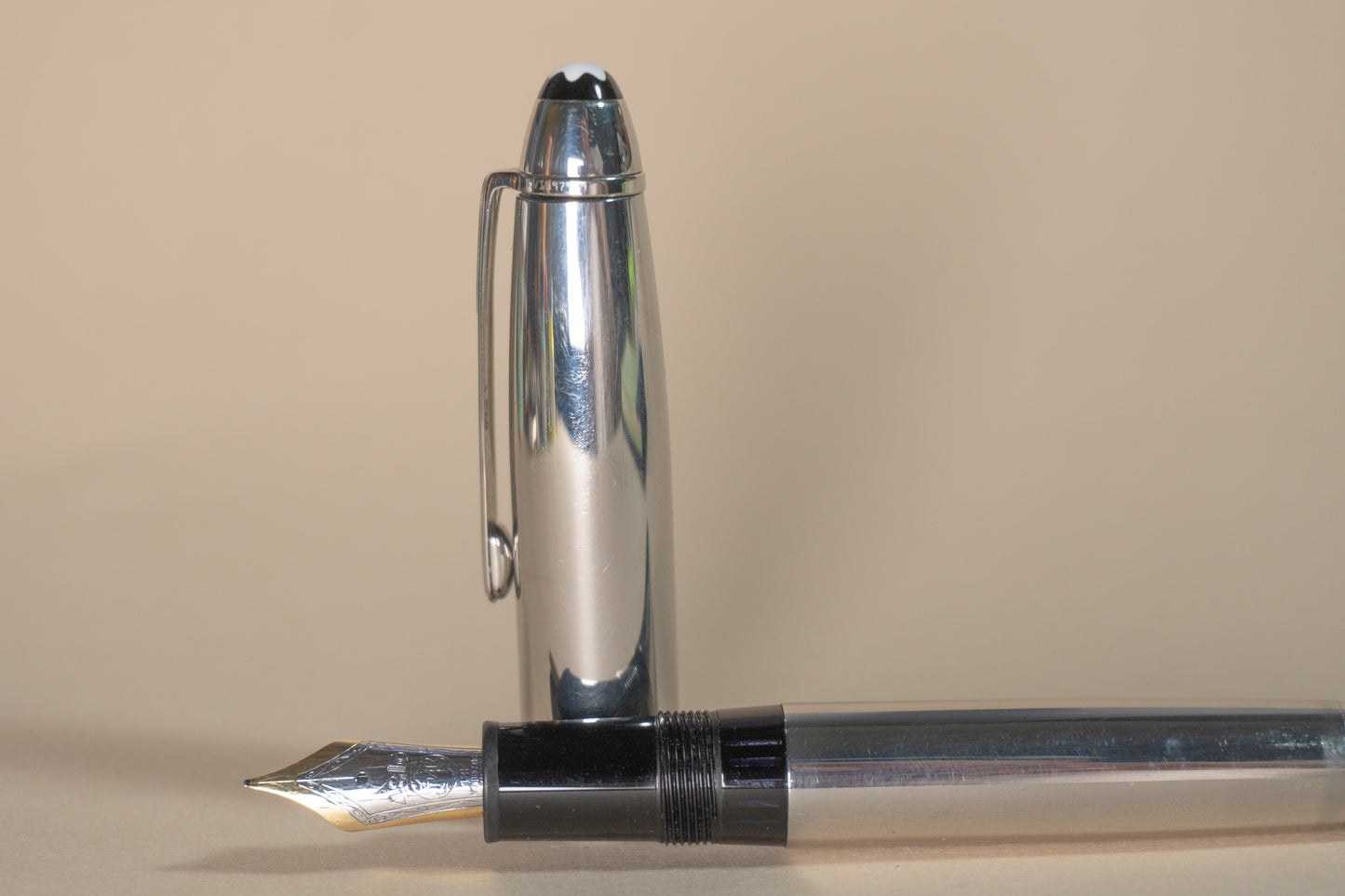 Pre-Owned Montblanc Meisterstuck Solitaire Stainless Steel Le Grand 146 Fountain Pen