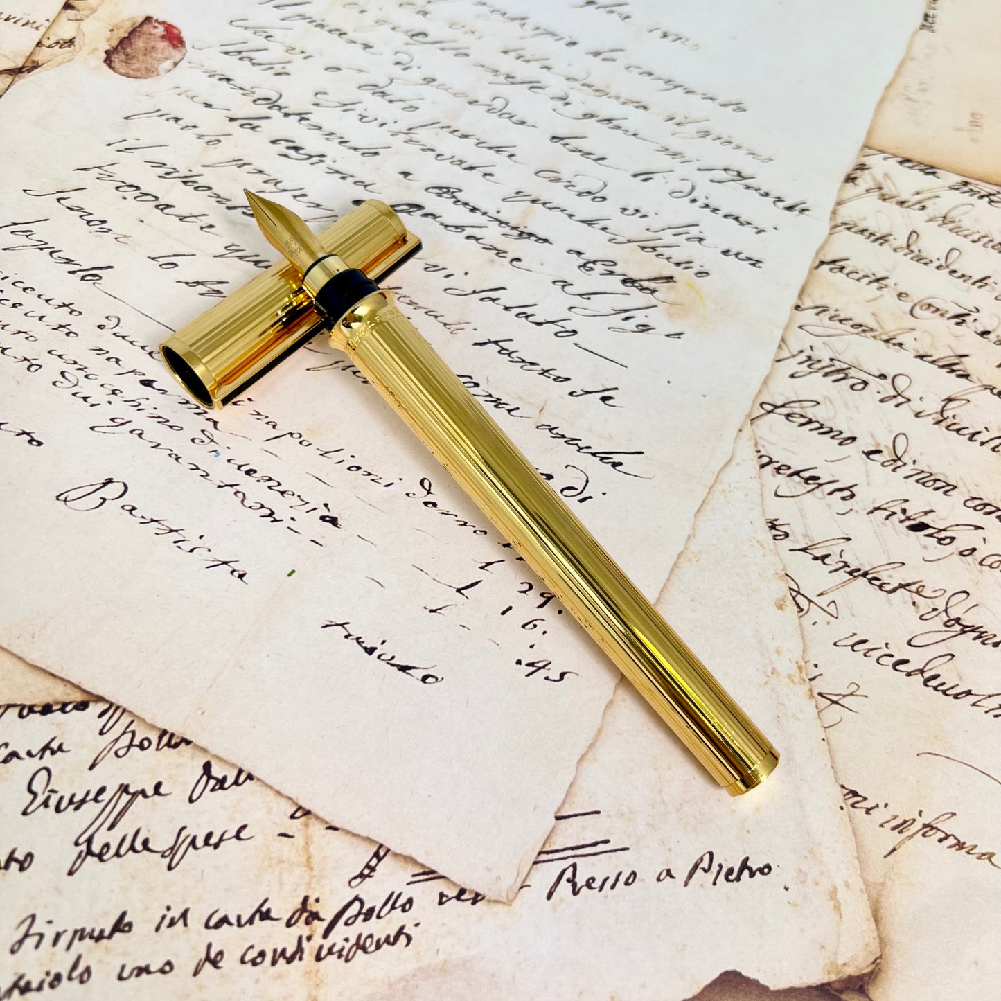 Pre-Owned S.T. Dupont Montparnasse Gold Plated Fountain Pen 18K F