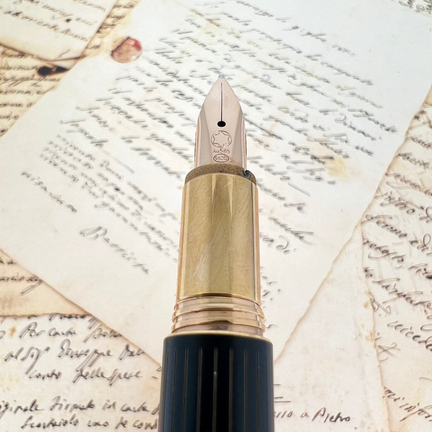 Pre-Owned Montblanc Starwalker Red Gold Metal Fountain Pen 14K M