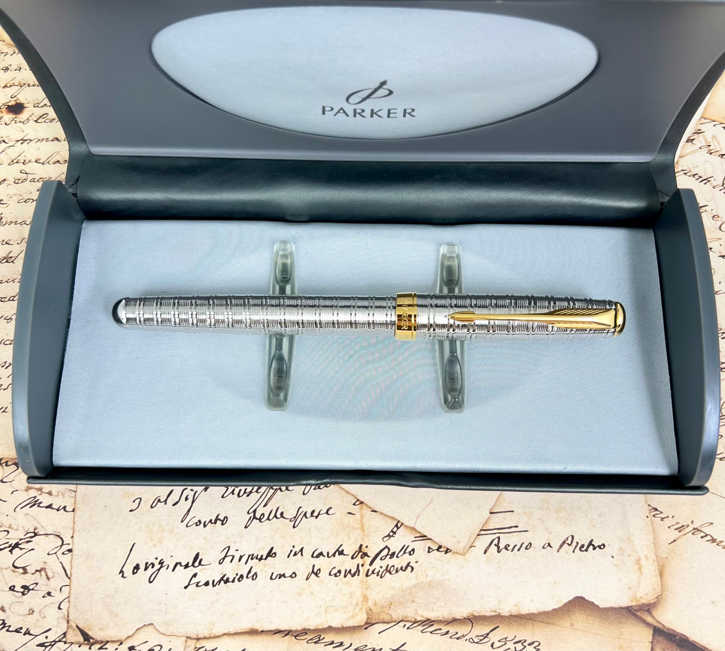 Pre-Owned Parker Sonnet Silver Tartan GT Fountain Pen 18K M