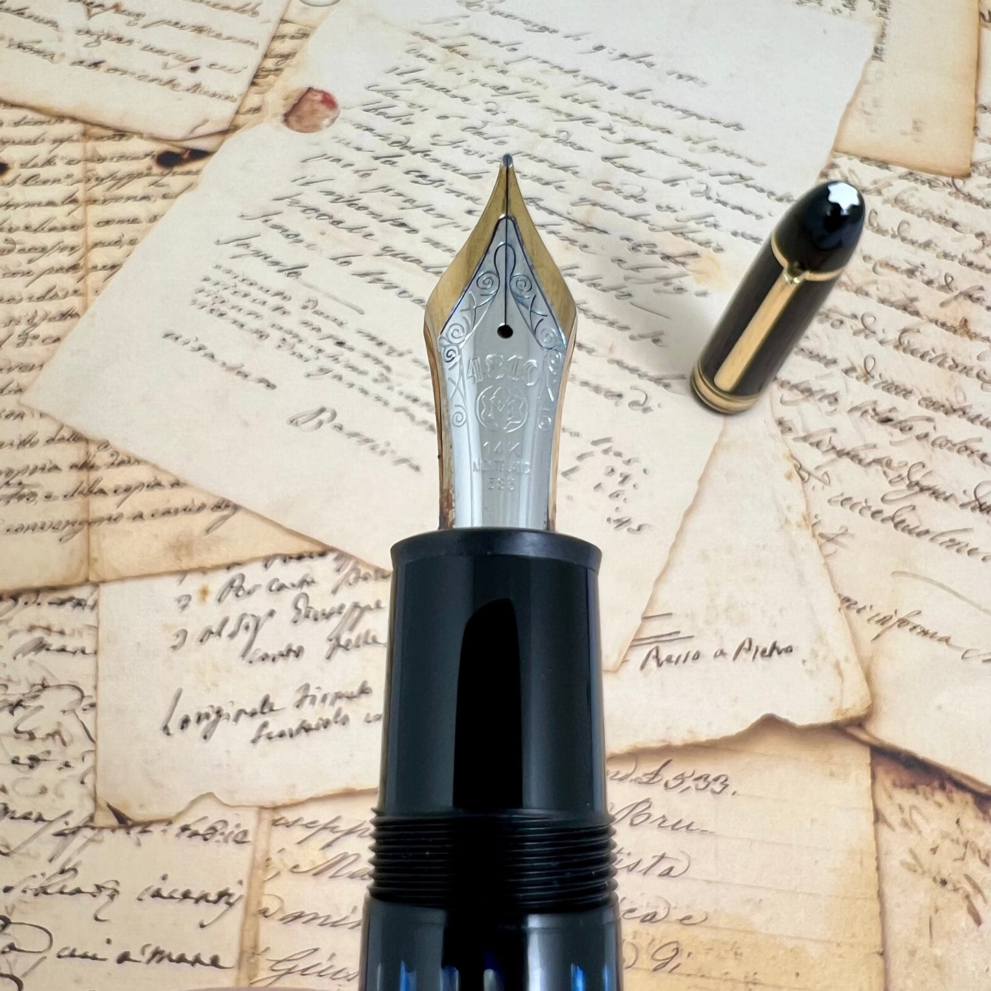 Pre-Owned Montblanc 149 Black with Gold Trim Fountain Pen 18K F