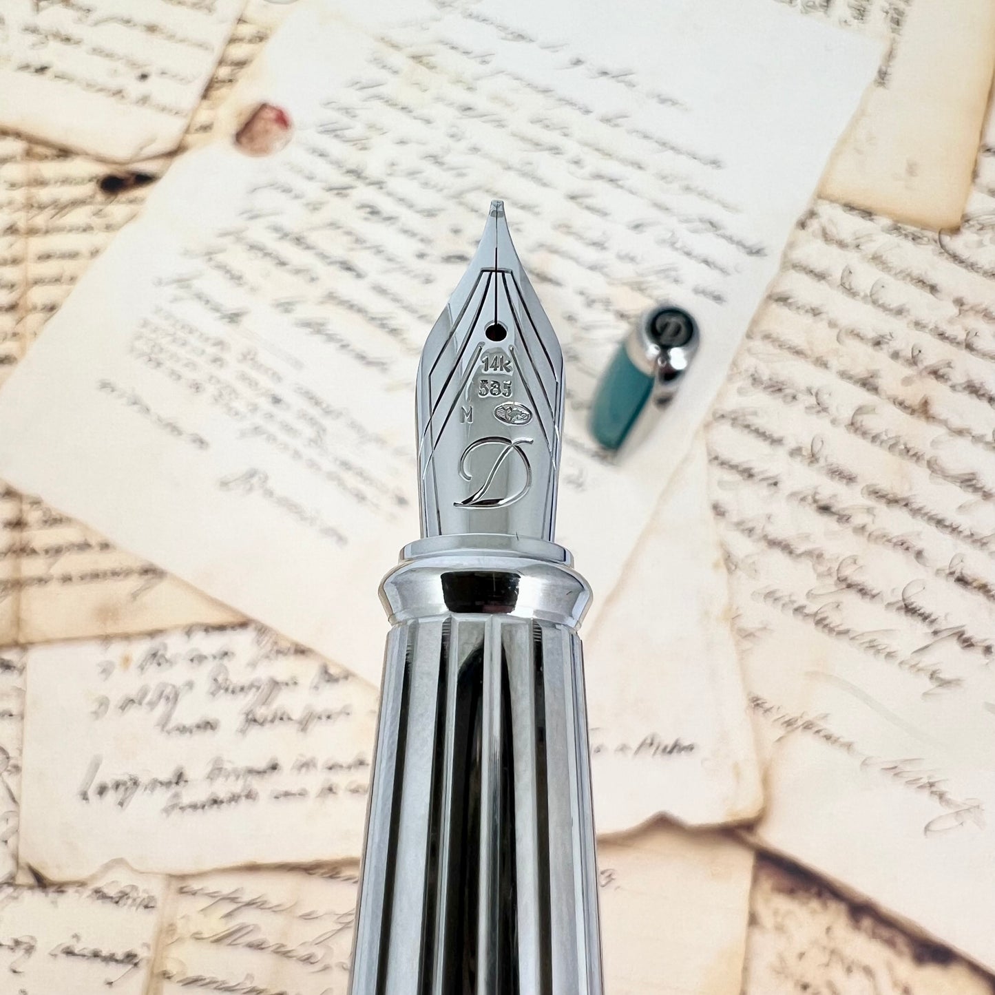 Pre-Owned ST Dupont Line D Diamond Guilloché Aquamarine Fountain Pen 14K M