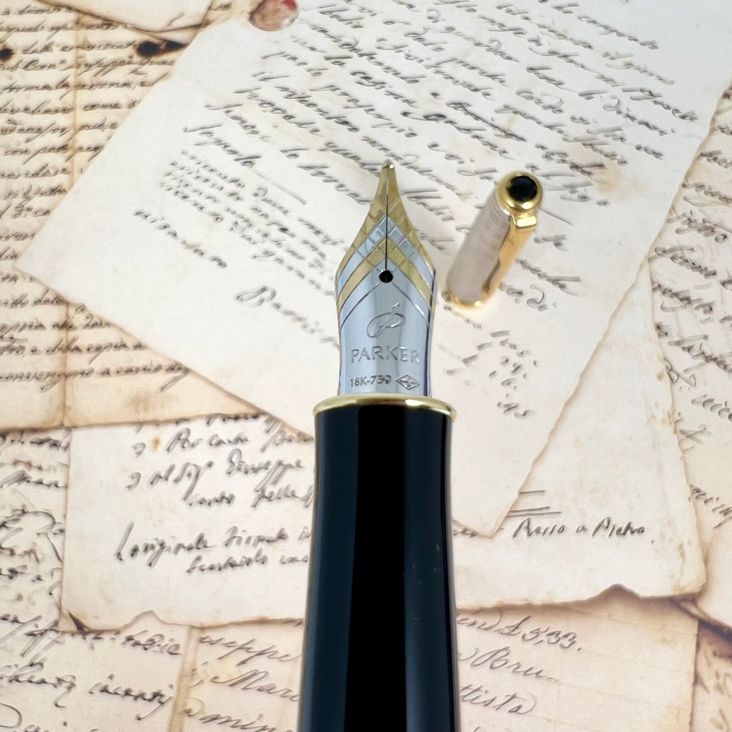 Pre-Owned Parker Sonnet Silver Tartan GT Fountain Pen 18K M