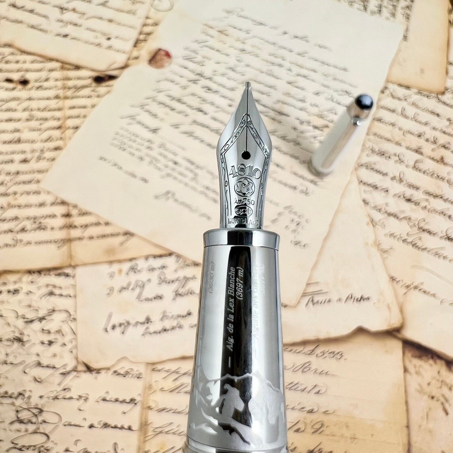 Pre-Owned Montblanc 145 Tribute to Montblanc Mountain Fountain Pen 18K