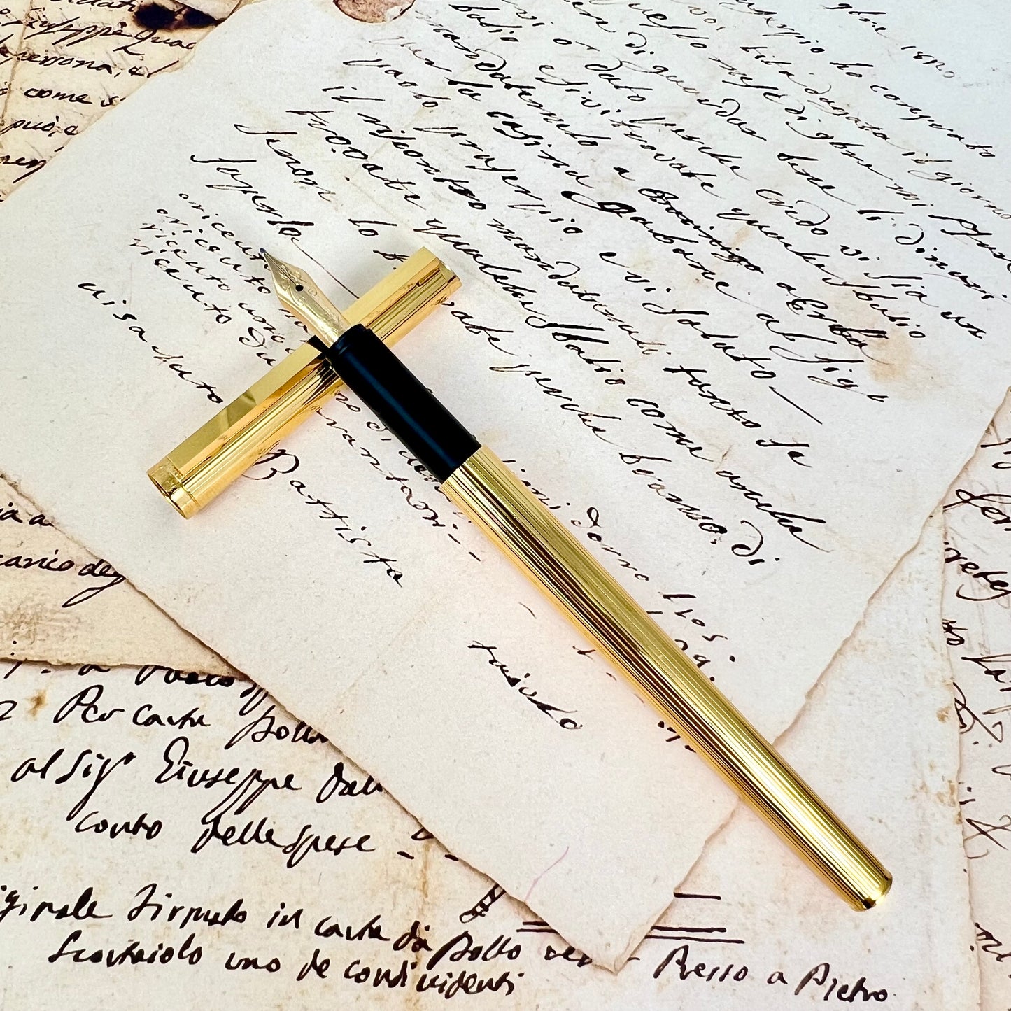 Pre-Owned Dunhill Slim Gold Fountain Pen 14K M