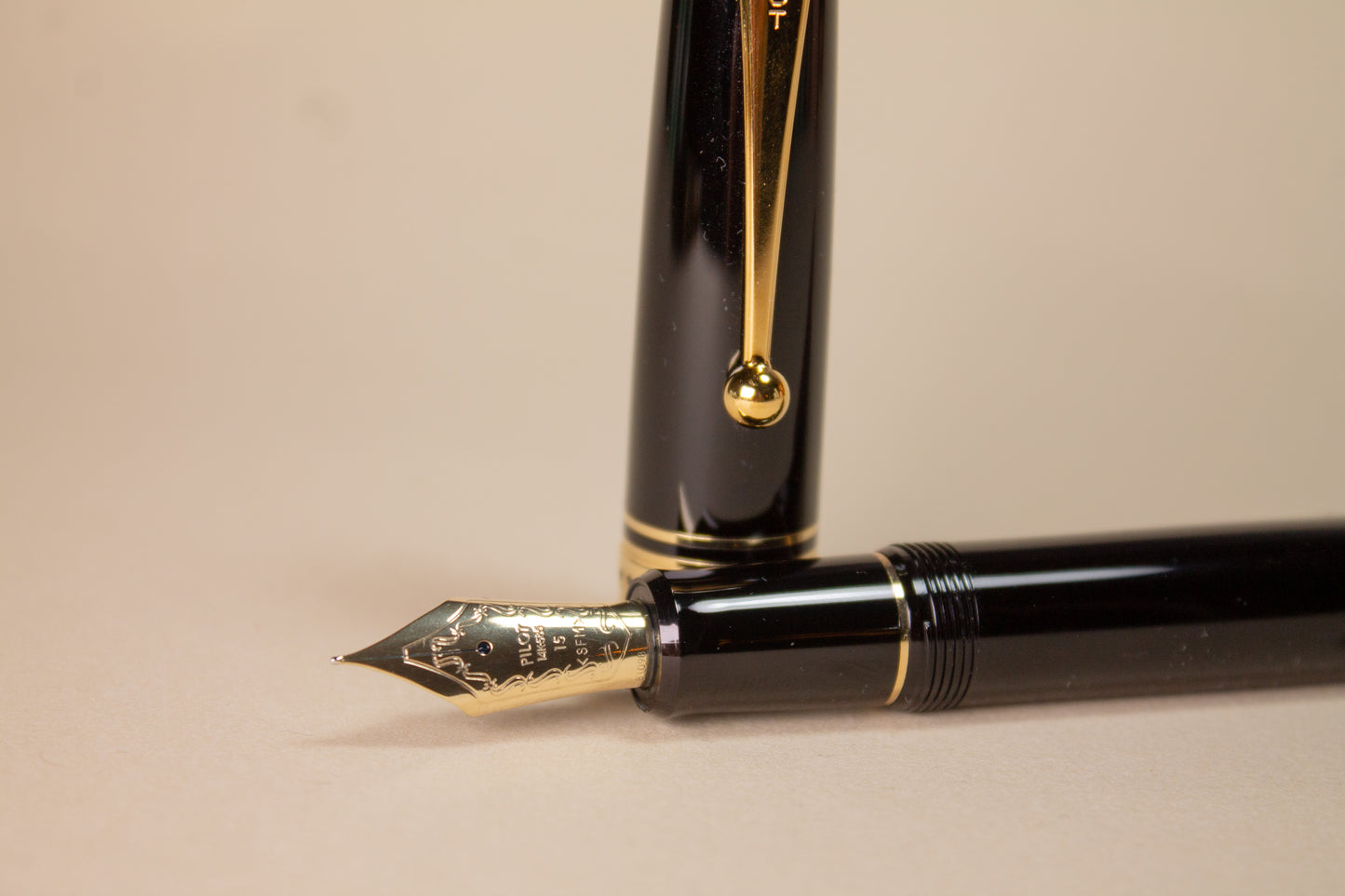 Pre-Owned Pilot Custom 743 Black - Soft Fine Medium