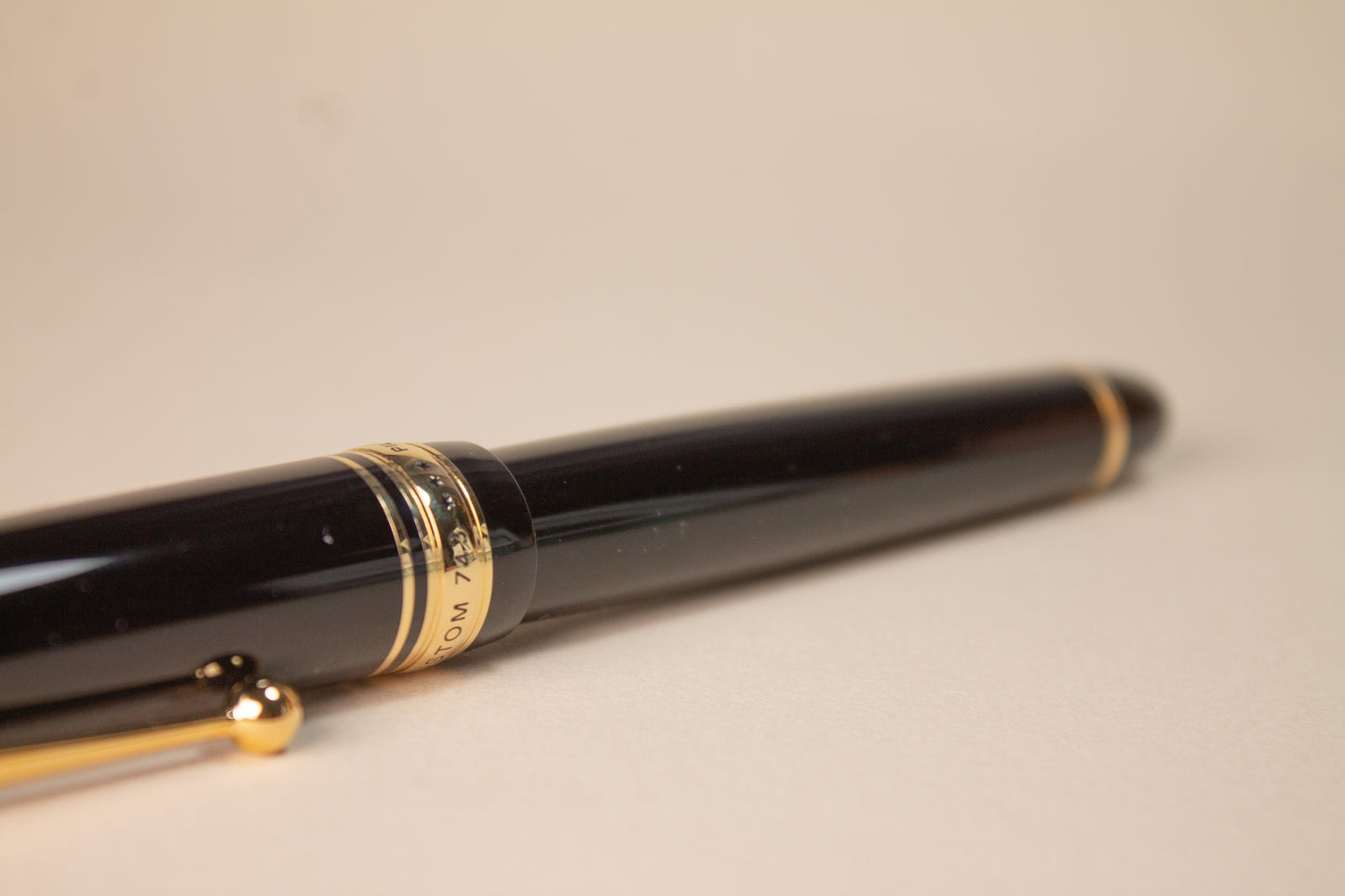 Pre-Owned Pilot Custom 743 Black - Soft Fine Medium