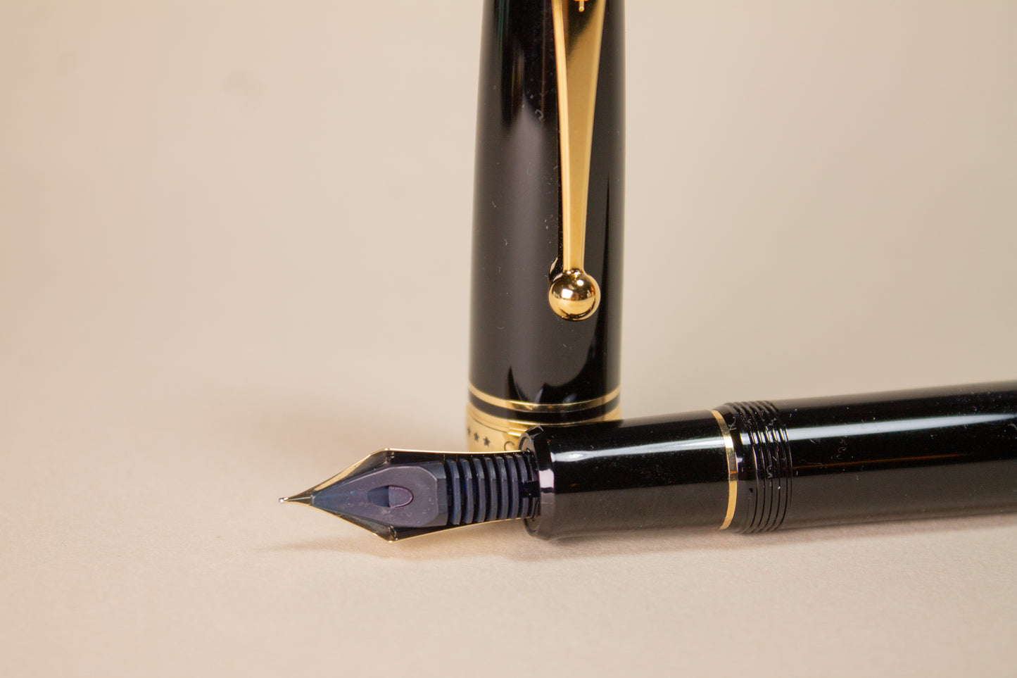 Pre-Owned Pilot Custom 743 Black - Soft Fine Medium