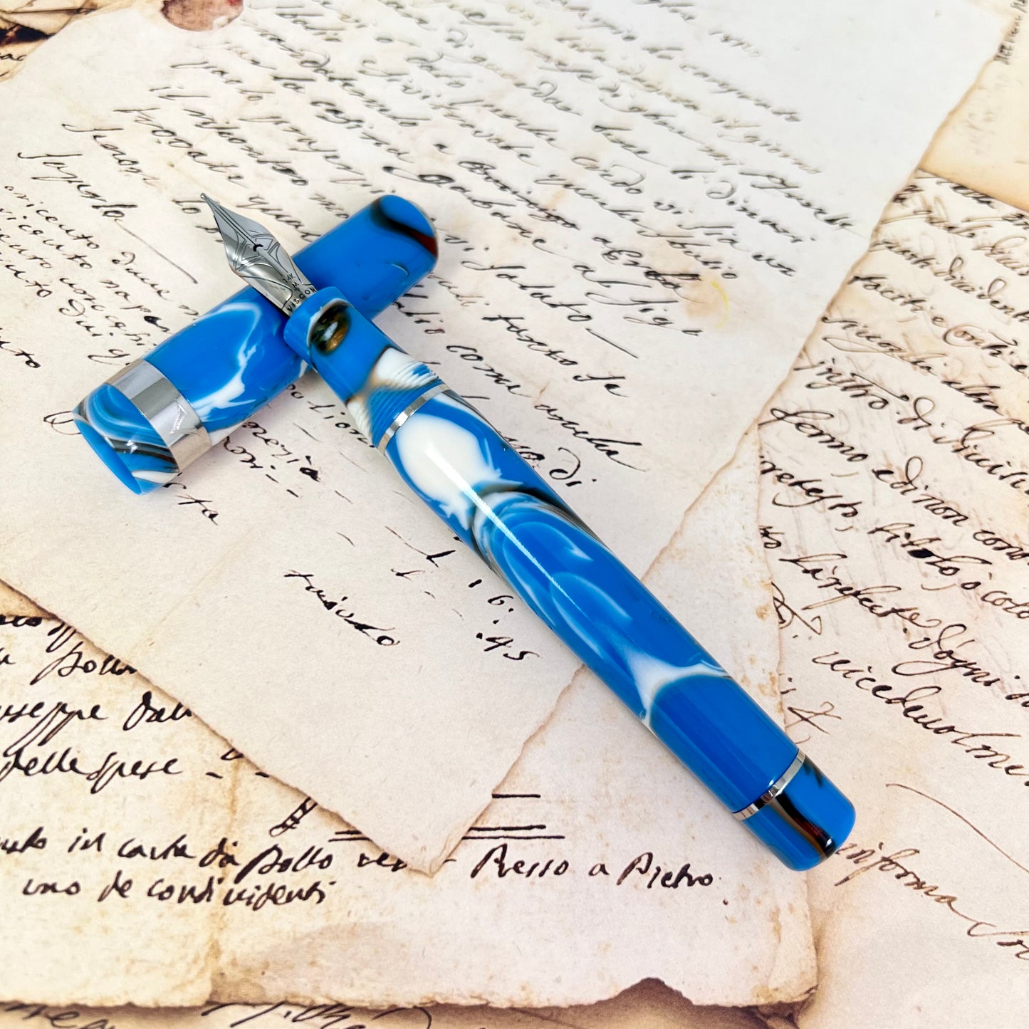 Pre-Owned Visconti Woodstock Love & Mud Fountain Pen 14K M