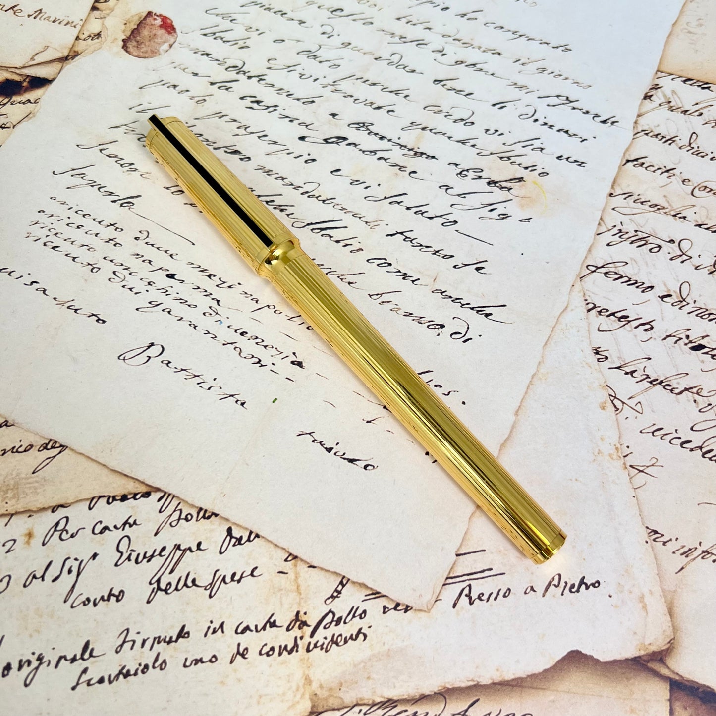 Pre-Owned S.T. Dupont Montparnasse Gold Plated Fountain Pen 18K F