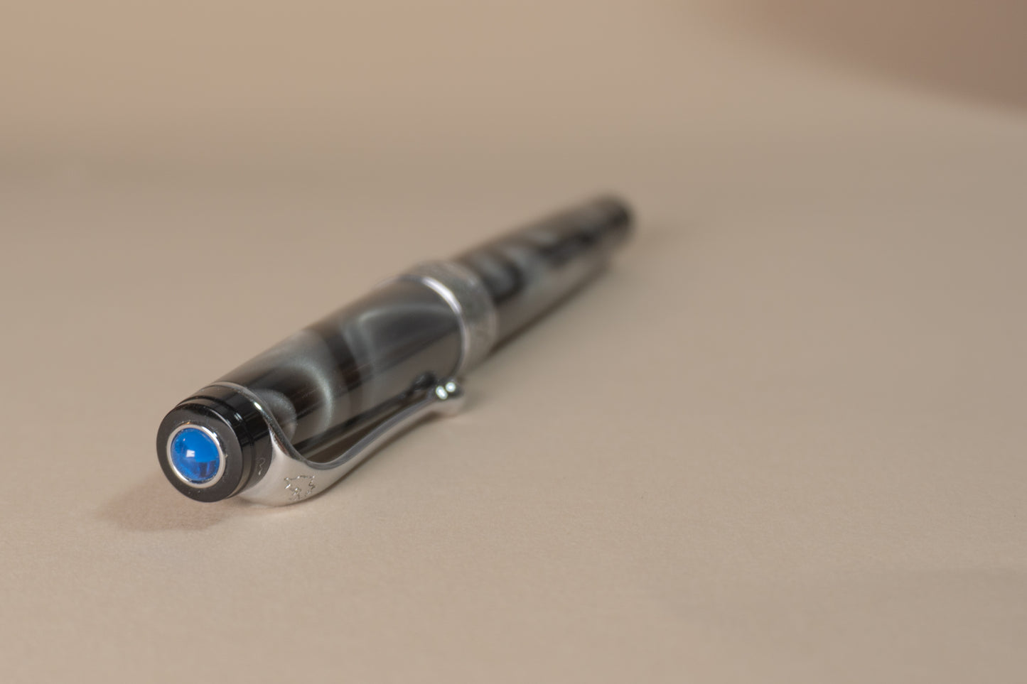 Pre-Owned Aurora Europa Fountain Pen - Medium