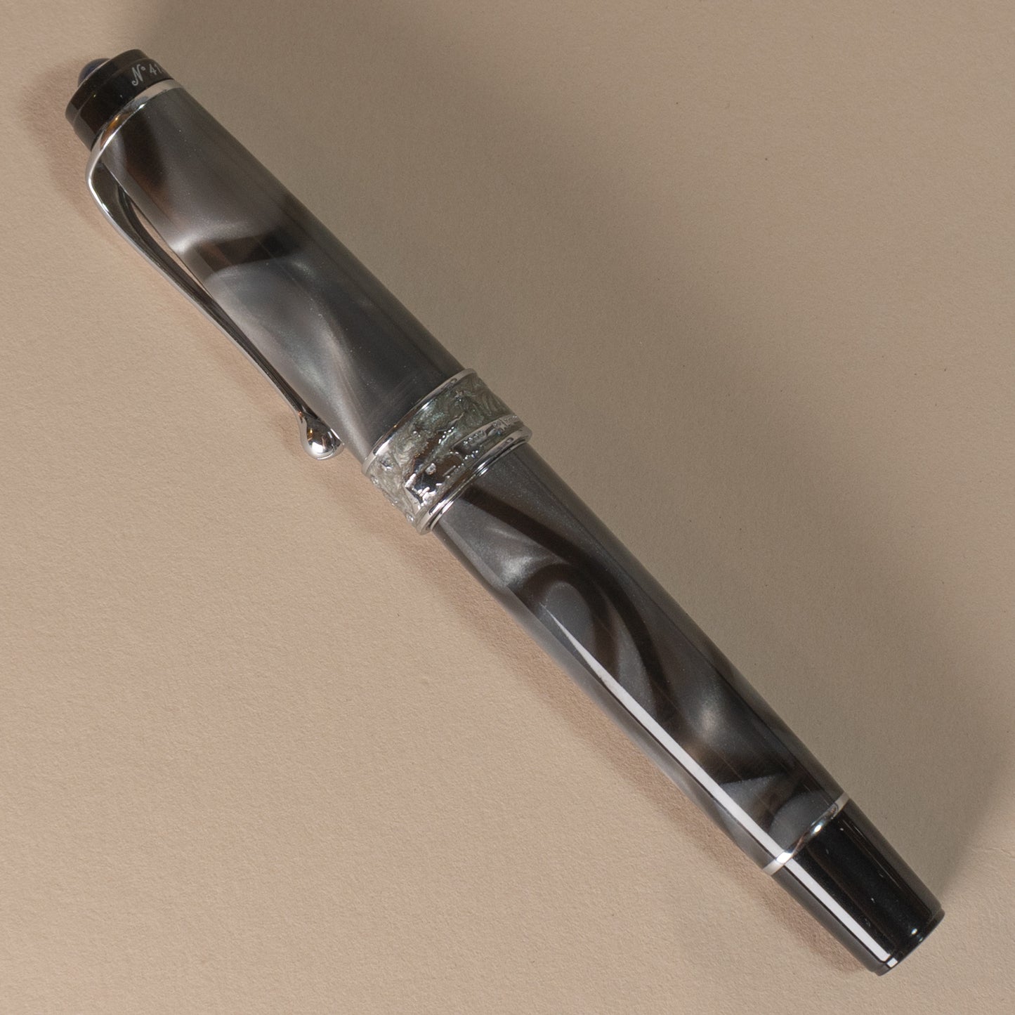 Pre-Owned Aurora Europa Fountain Pen - Medium