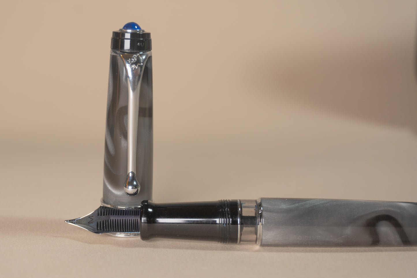 Pre-Owned Aurora Europa Fountain Pen - Medium