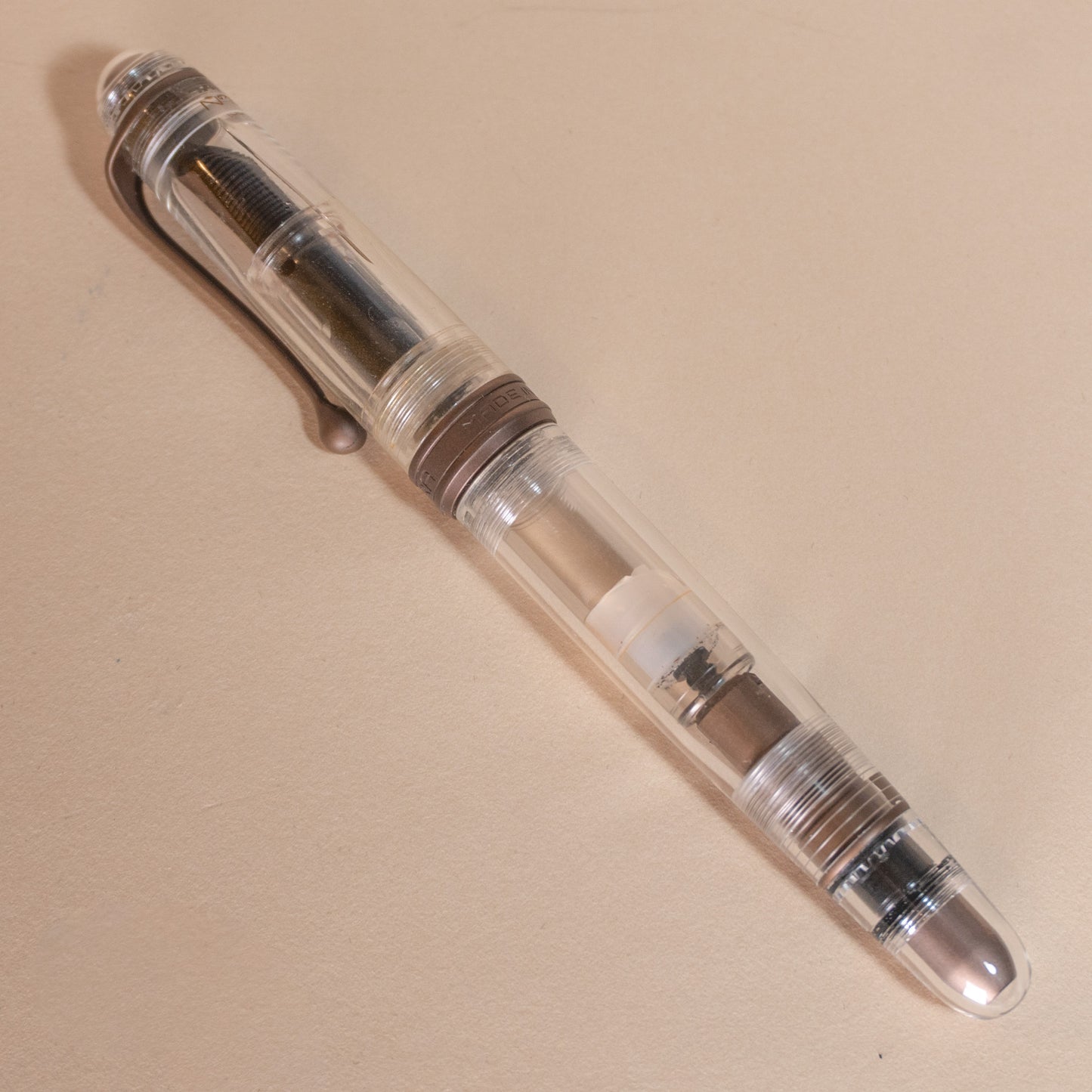 Pre-Owned Aurora Trilobiti Cioccolato Fountain Pen - Medium