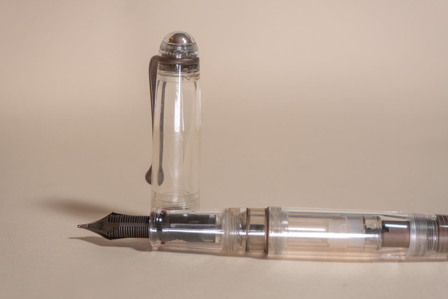 Pre-Owned Aurora Trilobiti Cioccolato Fountain Pen - Medium