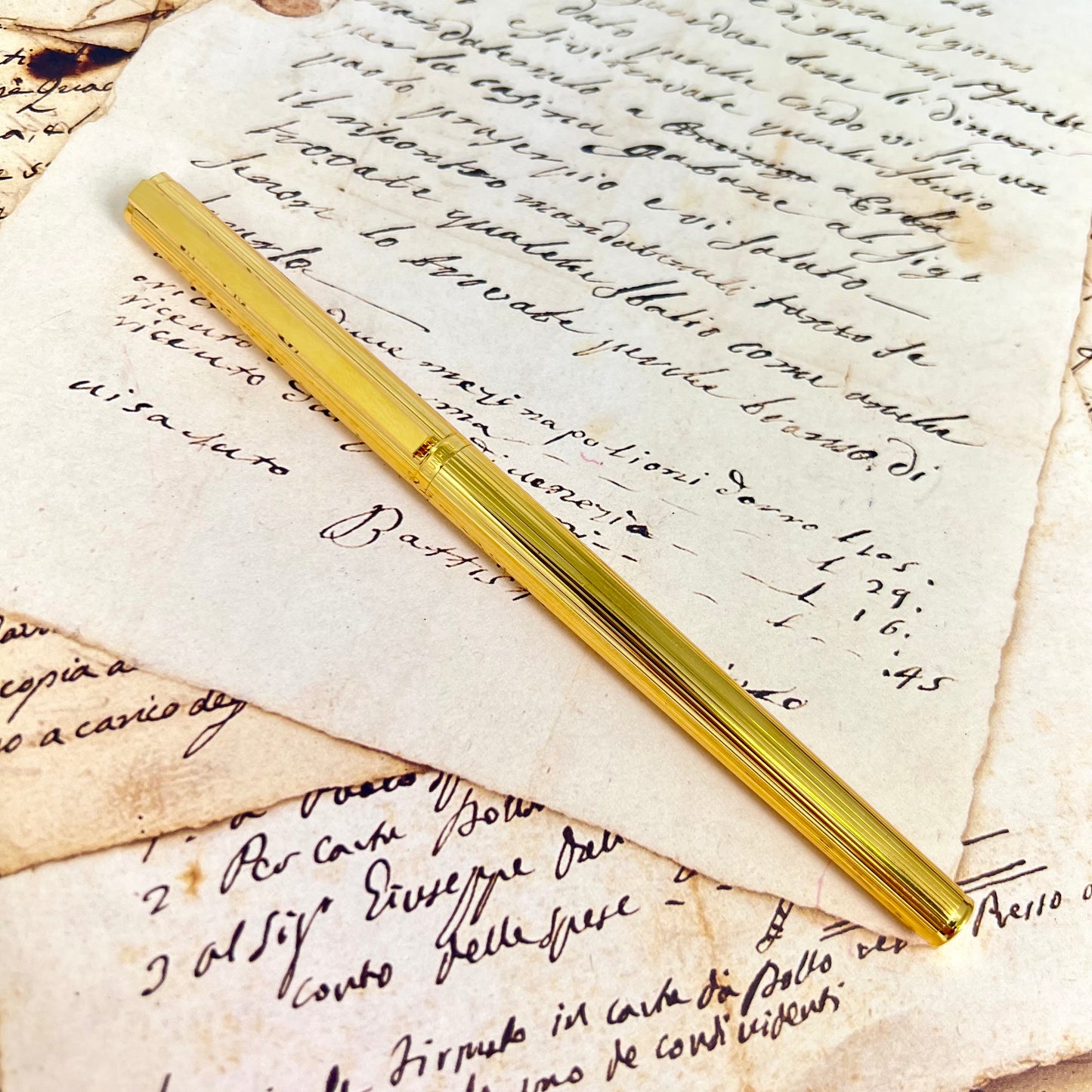 Pre-Owned Dunhill Slim Gold Fountain Pen 14K M