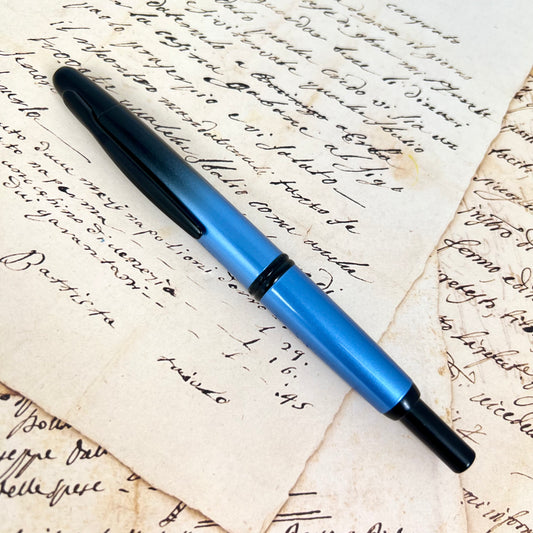 Pre-Owned Pilot Vanishing Point 2021 Black Ice Fountain Pen 18K M
