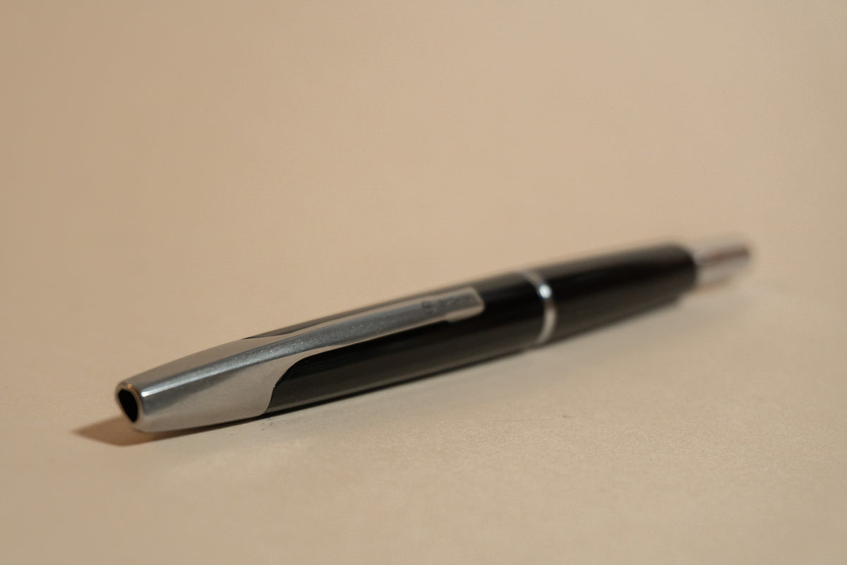 Pre-Owned Pilot Capless Faceted Fountain Pen - Glossy Black - Medium