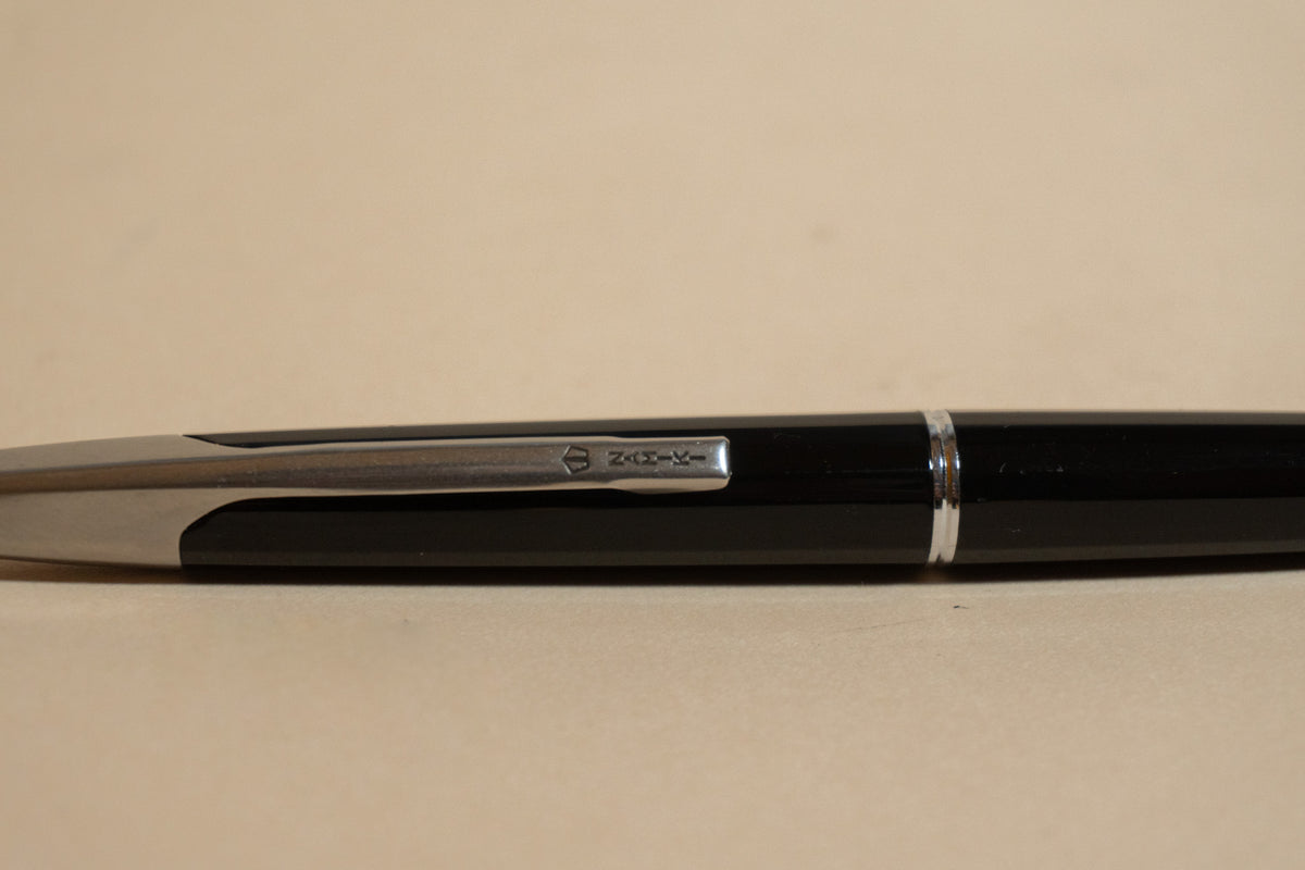 Pre-Owned Pilot Capless Faceted Fountain Pen - Glossy Black - Medium