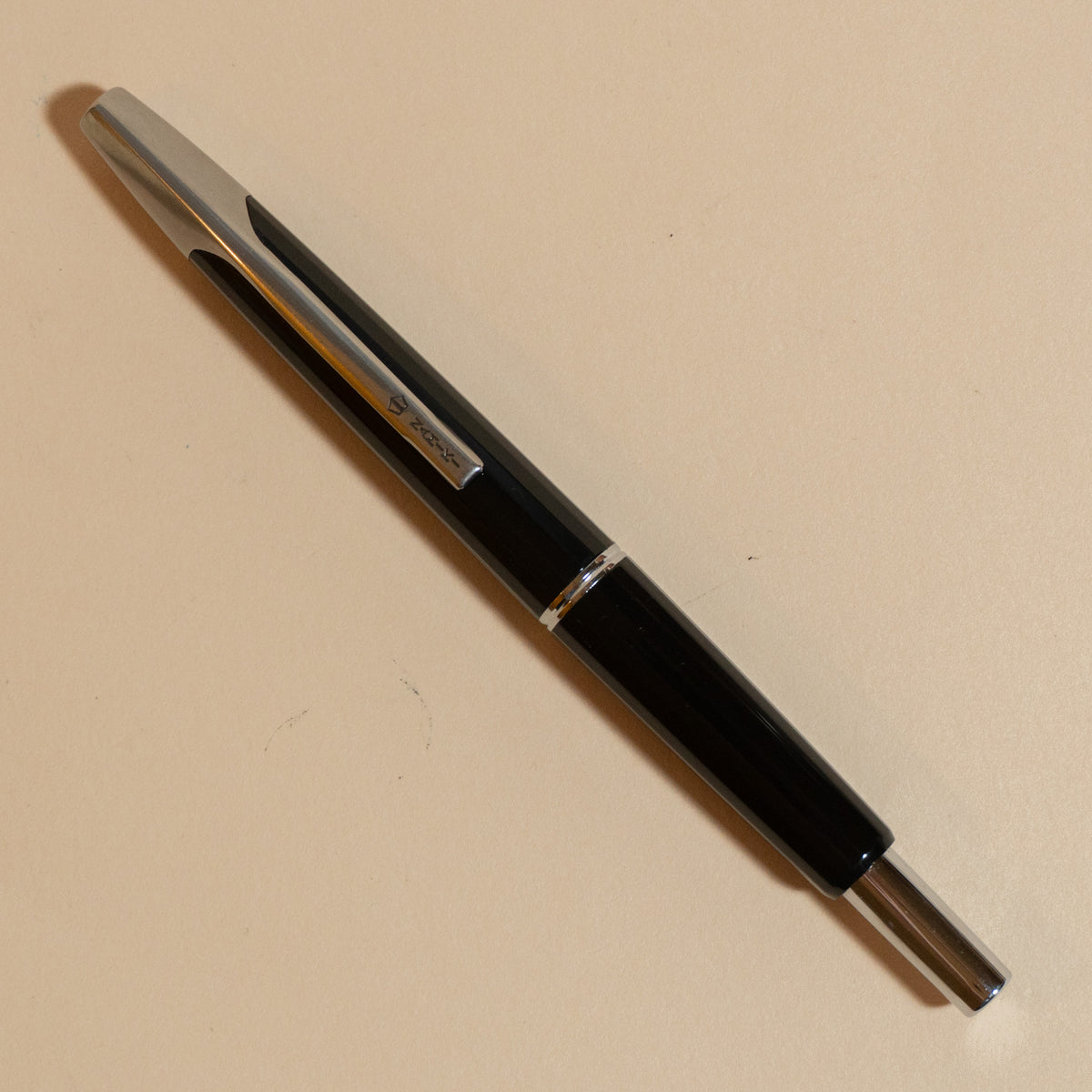 Pre-Owned Pilot Capless Faceted Fountain Pen - Glossy Black - Medium