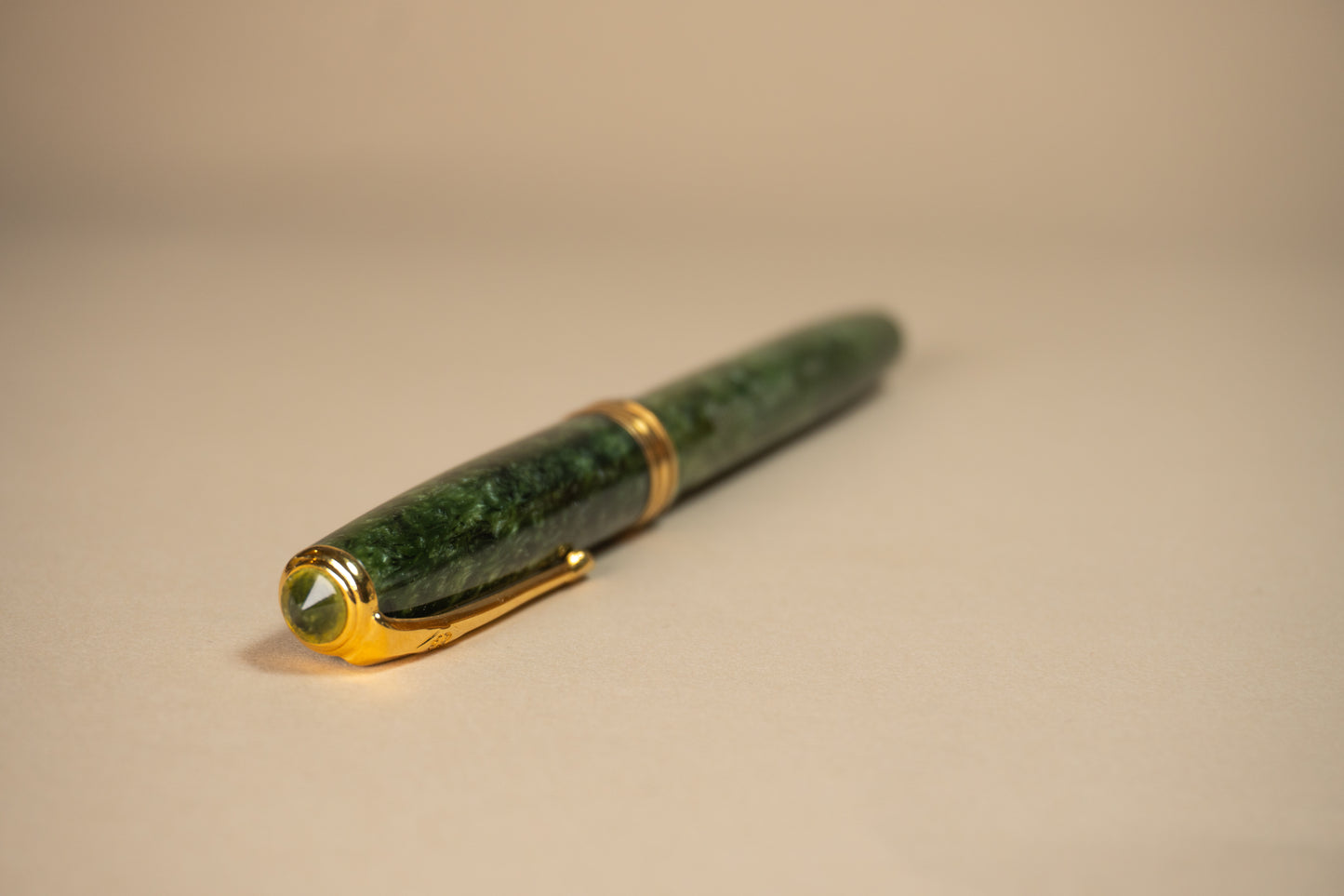 Pre-Owned Conway Stewart 58 Green Marble Fountain Pen - Italic Fine