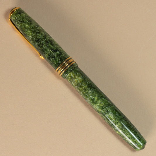 Pre-Owned Conway Stewart 58 Green Marble Fountain Pen - Italic Fine