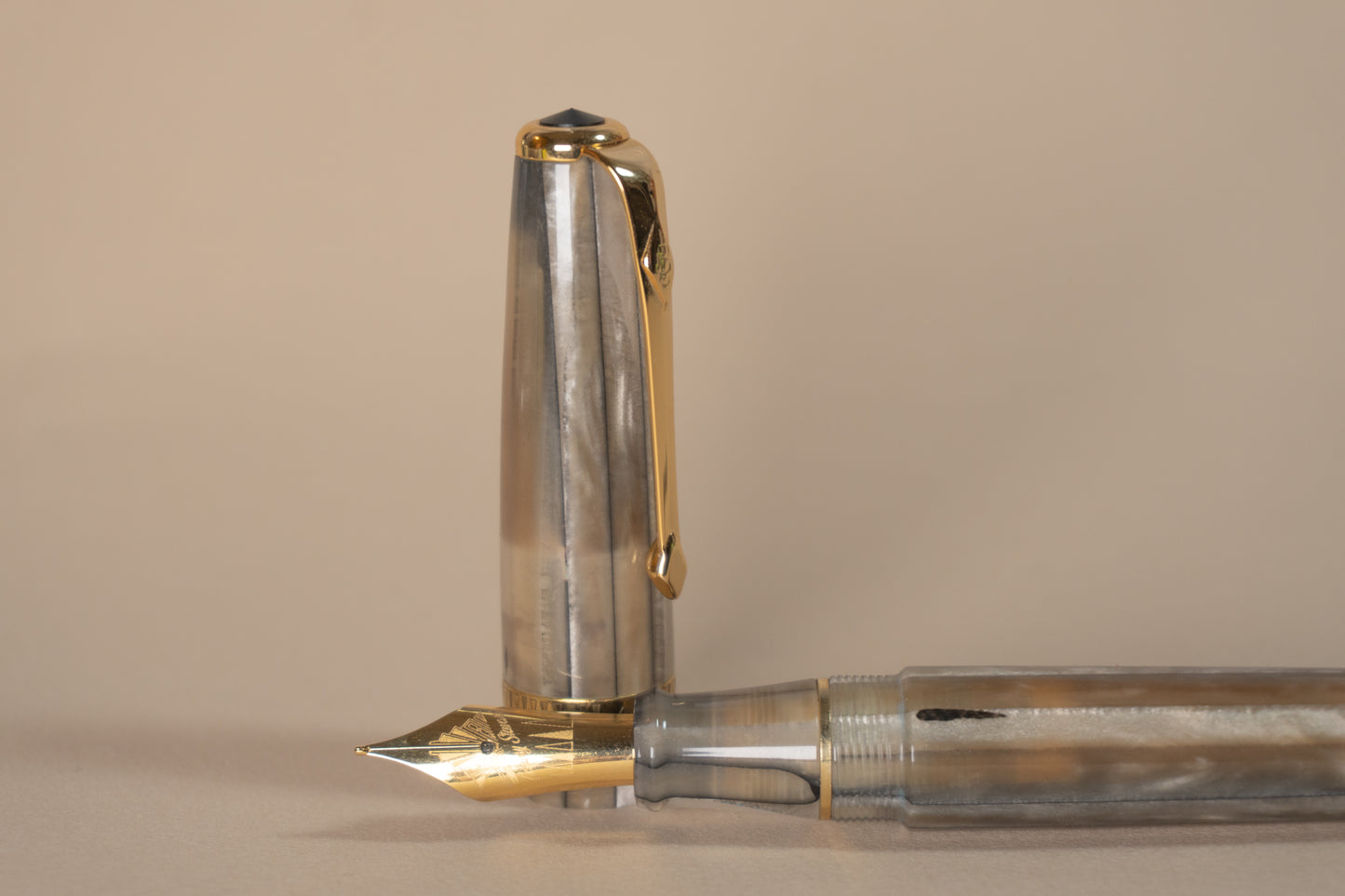 Pre-Owned Conway Stewart Spaghetti Model 100 Fountain Pen - Grey Pearl