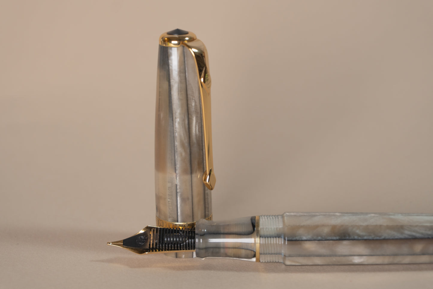 Pre-Owned Conway Stewart Spaghetti Model 100 Fountain Pen - Grey Pearl
