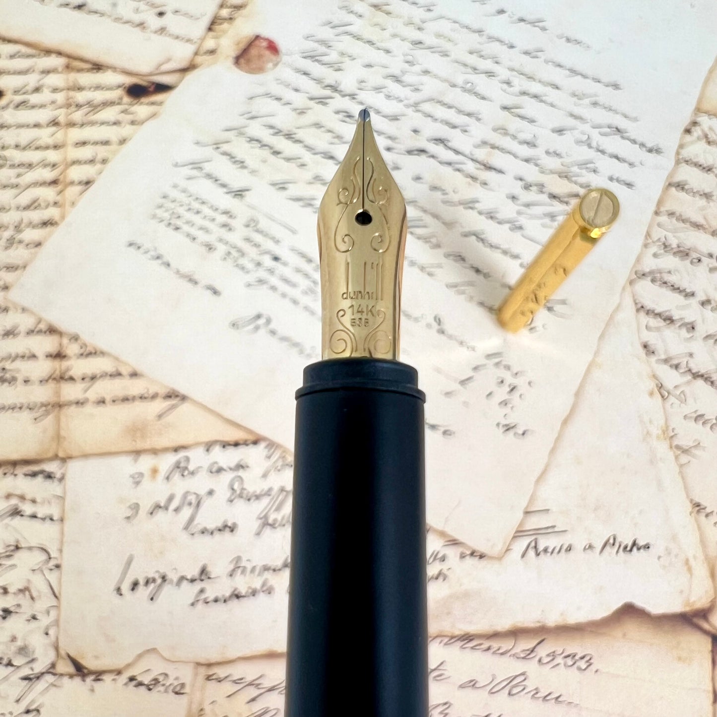 Pre-Owned Dunhill Slim Gold Fountain Pen 14K M