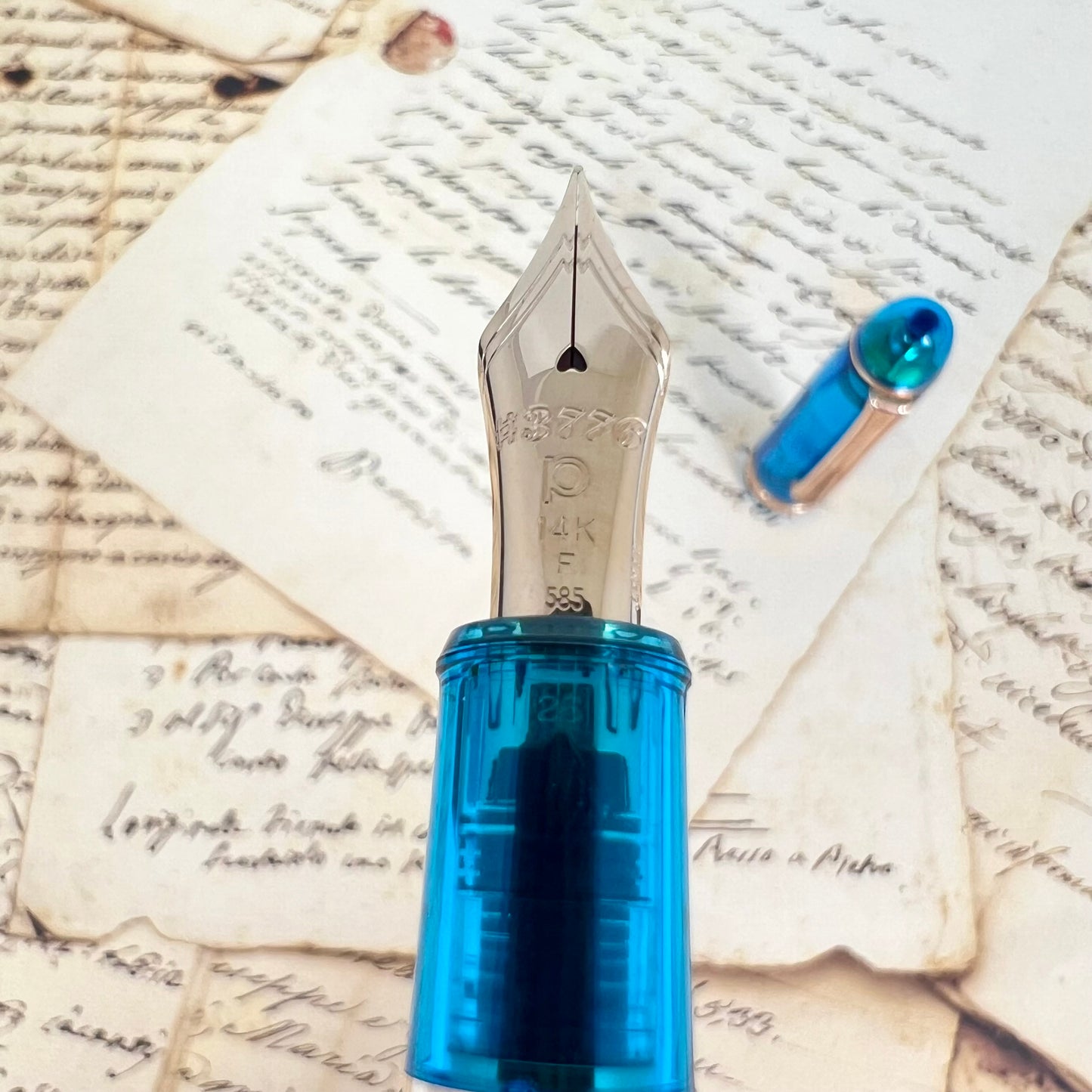 Pre-Owned Platinum Sands of Komodo Fountain Pen 14K F
