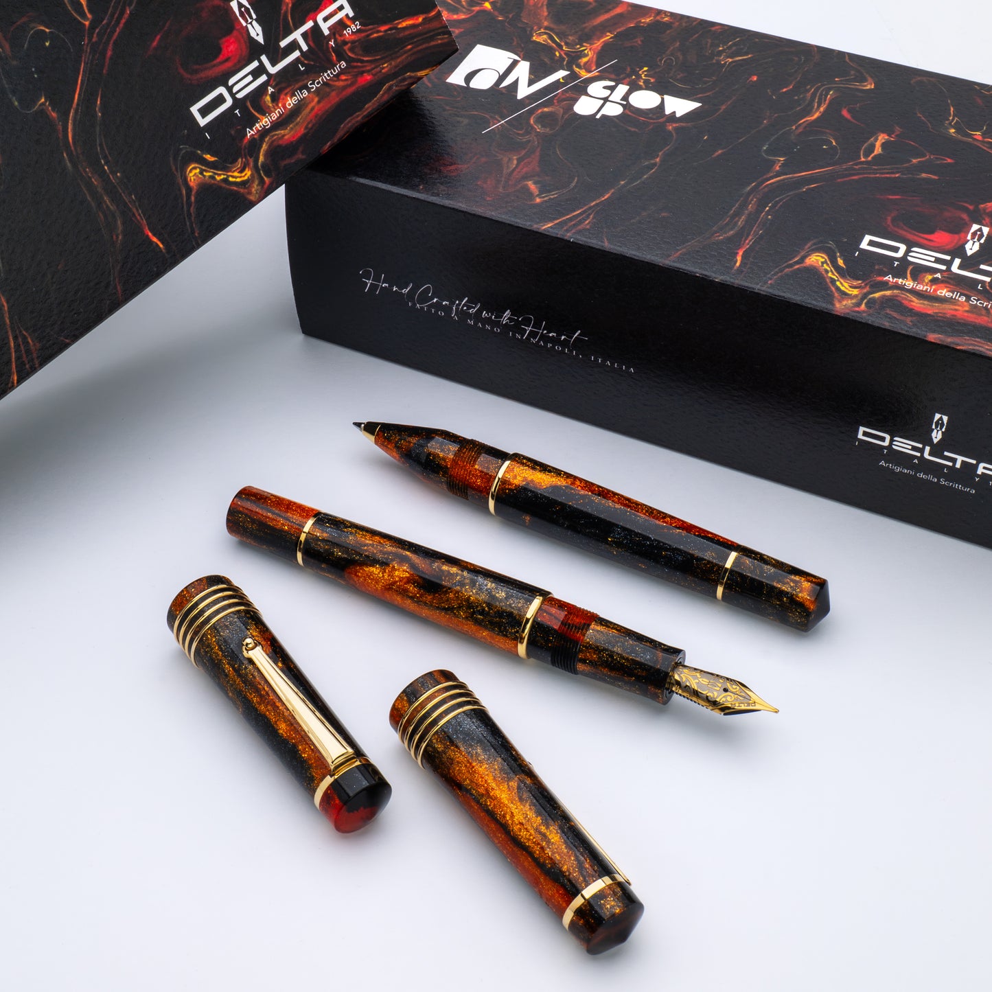 Delta DV 14KT Original Oversize Fountain Pen - Glow Up ORO