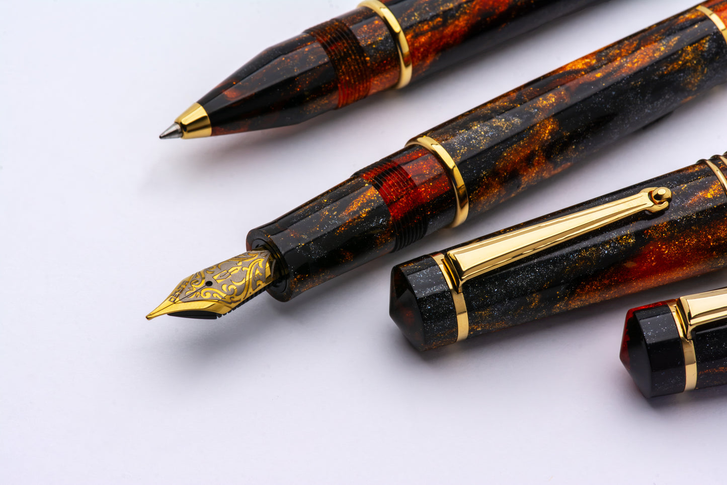 Delta DV Original Oversize Fountain Pen - Glow Up ORO