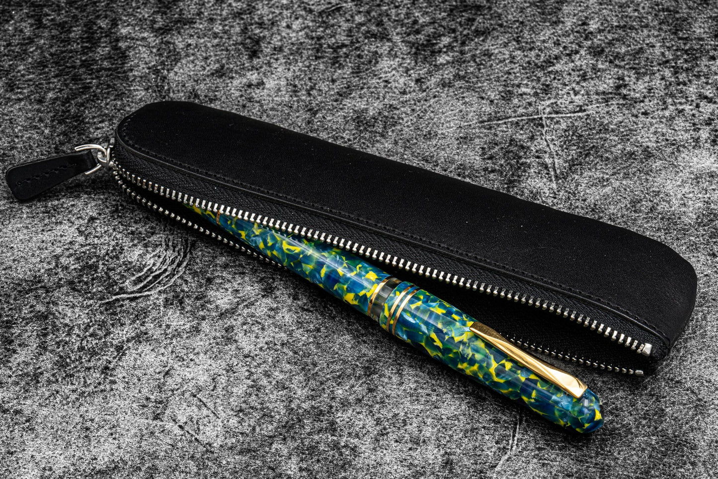 Galen Leather Single Zippered Fountain Pen Pouch - Black
