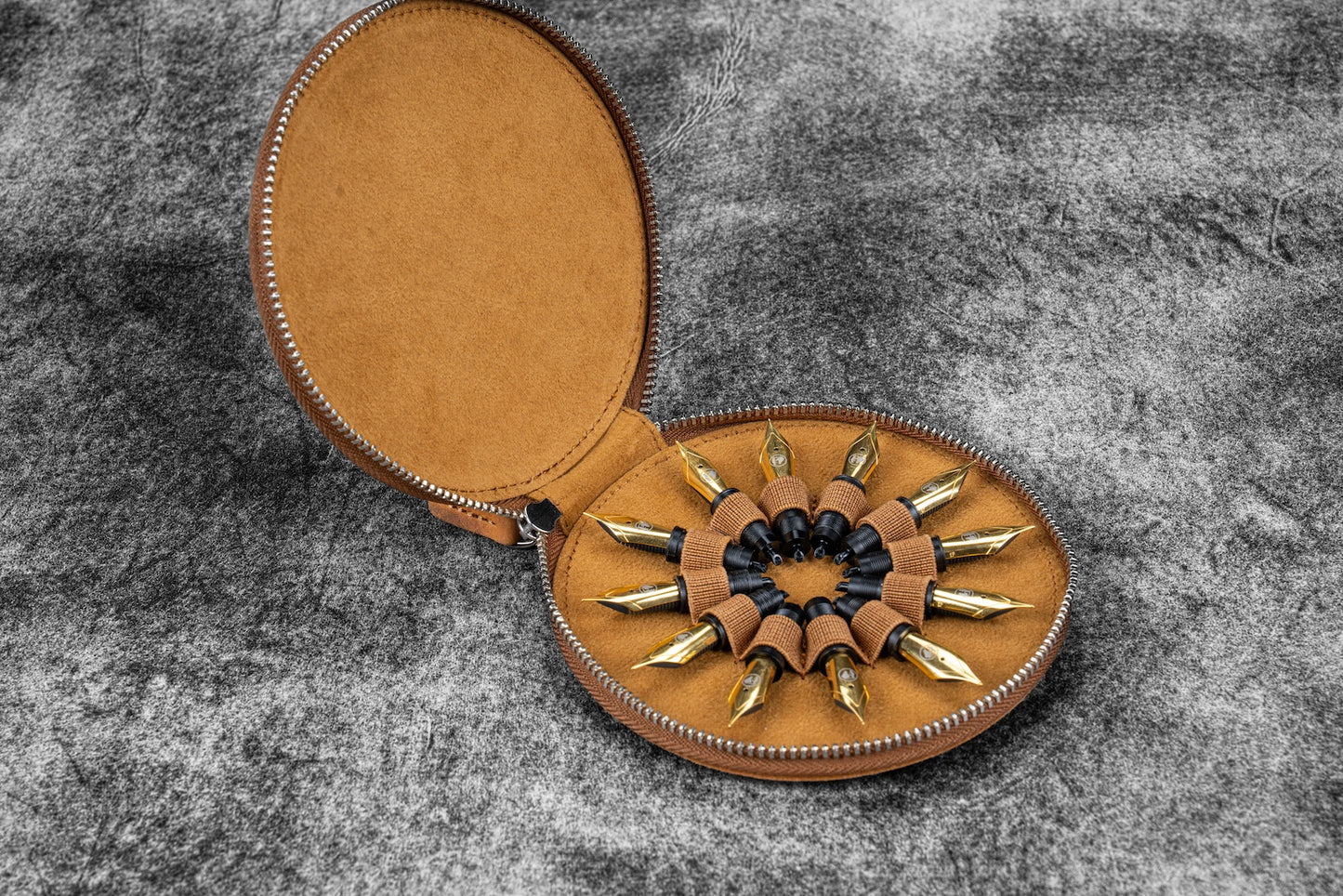 Galen Leather The Nib Circle Zippered 12 Slot Nib Case - Deep Cognac