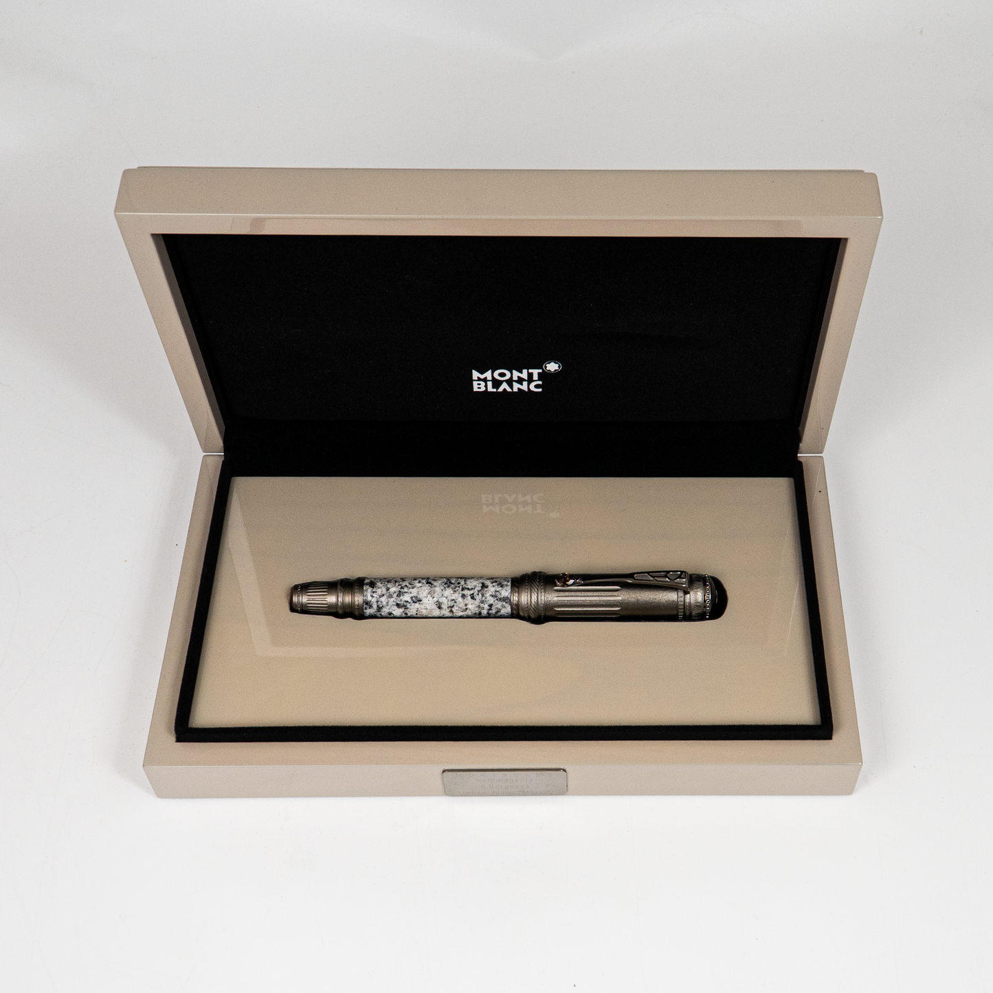 Pre-Owned Montblanc Patron of Art Homage to S. Borghese Fountain Pen M (2289/4810)