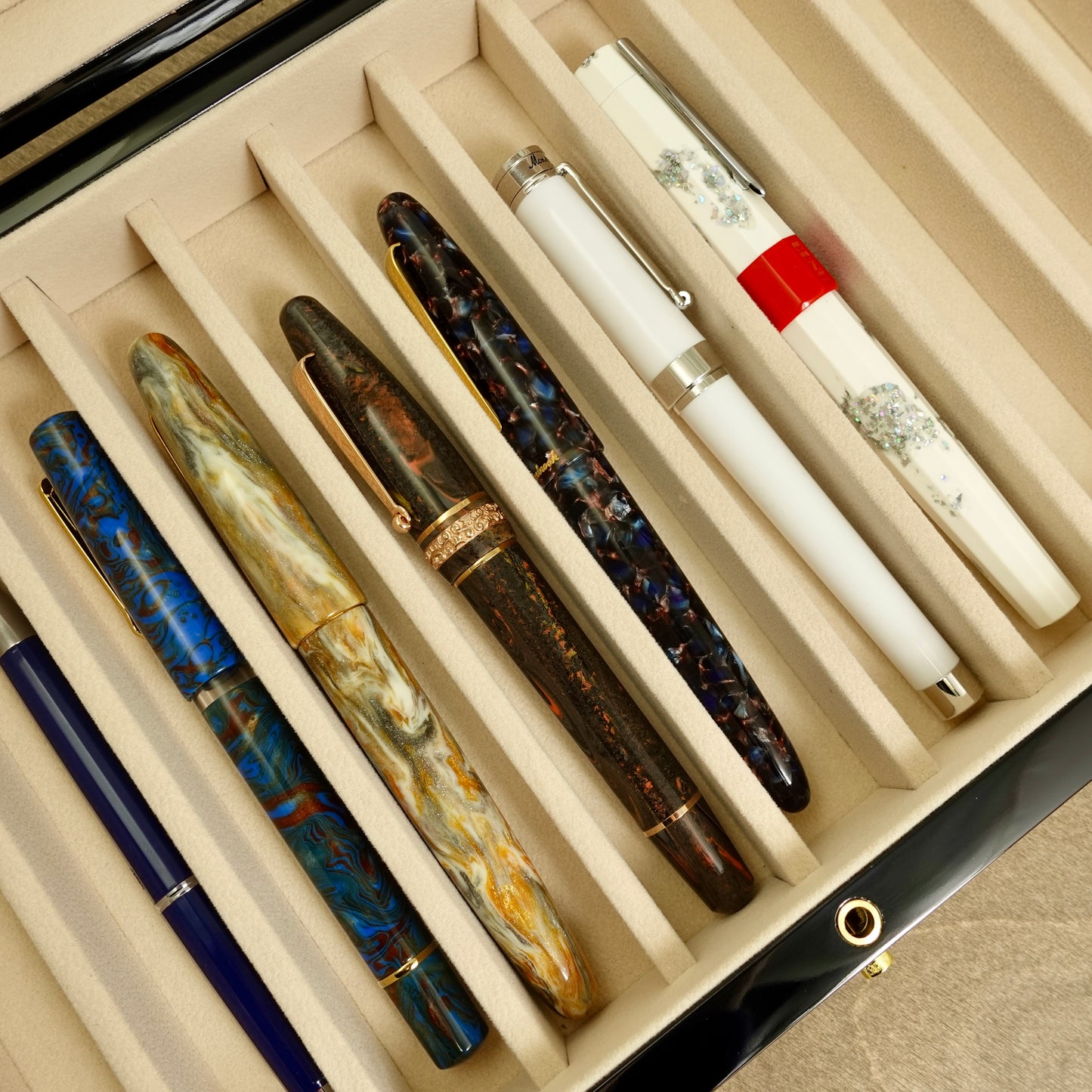 Lacquered 12 Pen Box - Brown