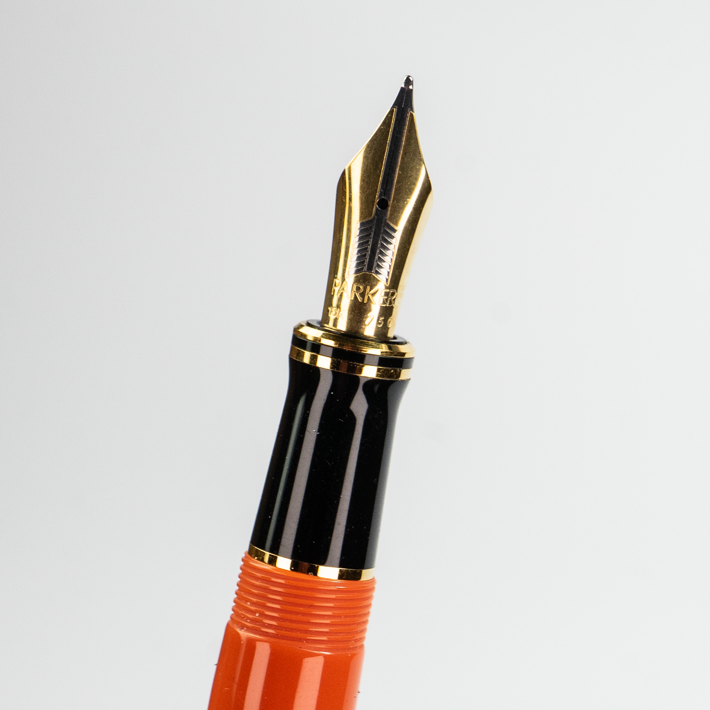 Pre-Owned Parker Duofold International Big Red (Orange) Fountain Pen 18K M