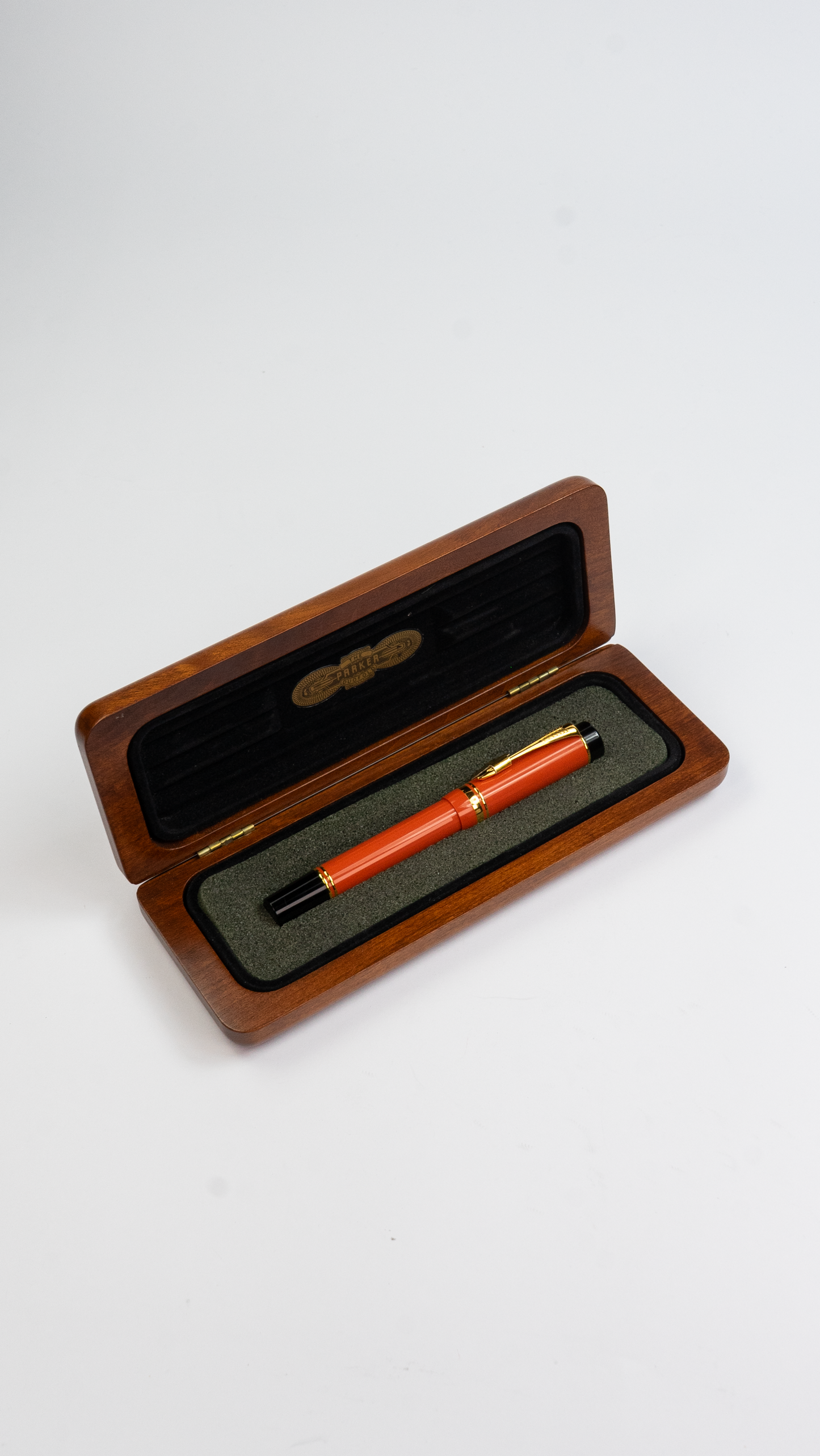 Pre-Owned Parker Duofold International Big Red (Orange) Fountain Pen 18K M