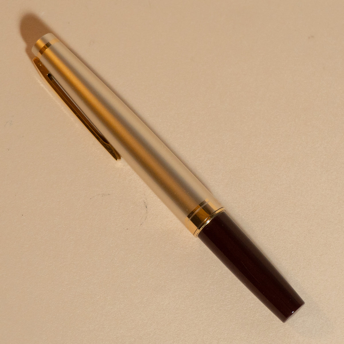 Pre-Owned Pilot E95S Burgundy Fountain Pen - Medium
